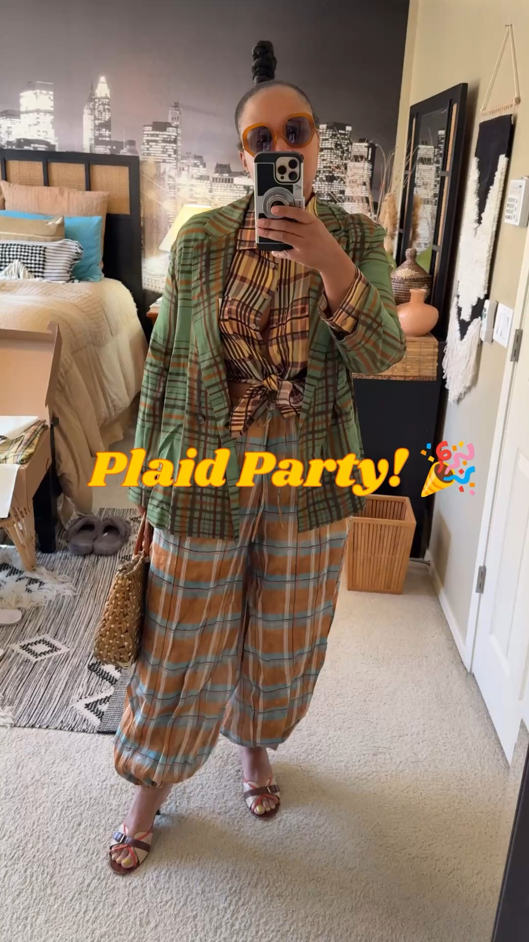 Welcome to my plaid party! 

I know, I know…
Plaid for Fall, groundbreaking…

Anywho, get into a few of my favorite plaid finds 🎉🥳🙌🏾🙏🏾
