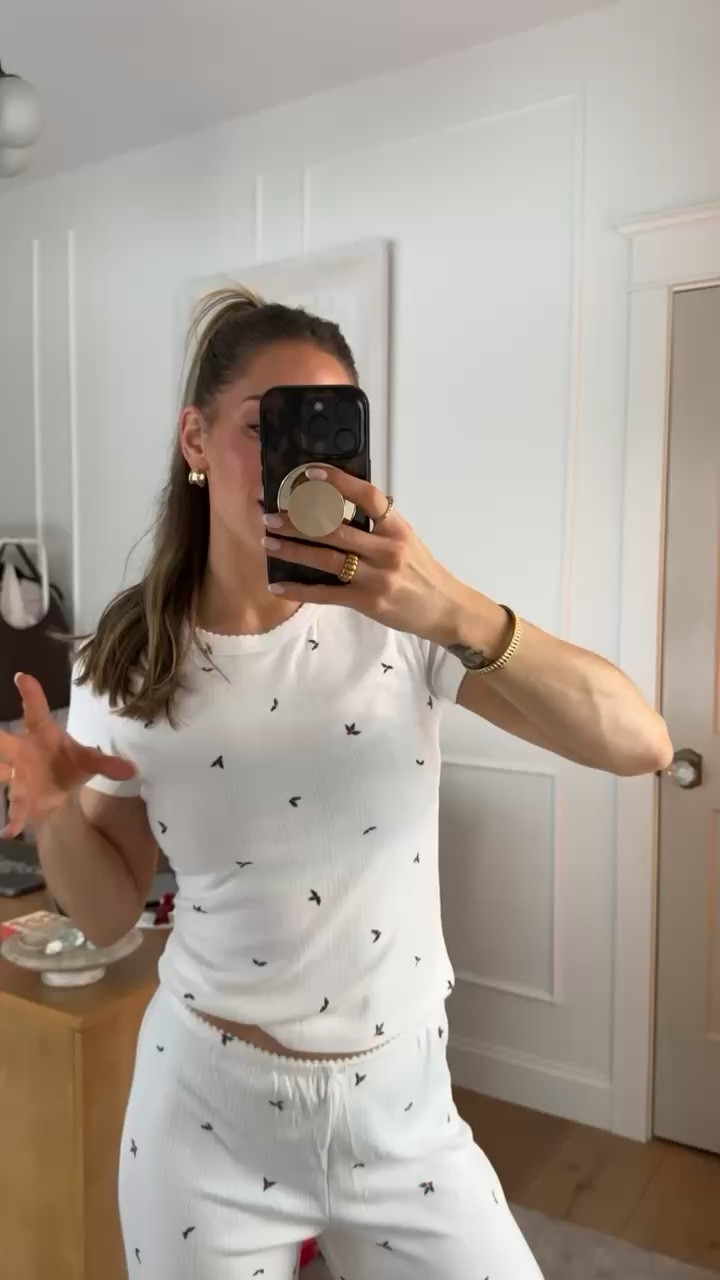 This pajama set is a DREAM! It comes in a gift set from Target!  👏🏻 The fabric is so soft. This would be a great gift, but also an awesome Christmas pajama set for yourself!  🎯 

Available for last minute Target pickup too!! 

 

#LTKHoliday #LTKGiftGuide #LTKSeasonal