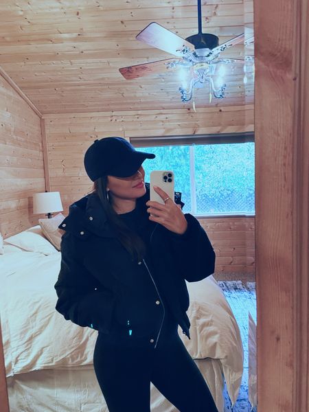 I finally found the perfect winter baseball cap because it’s wool textured on the outside :) and if you can’t tell it’s navy! This jacket is sooo warm and luxe 😍 wearing the jacket in XS + comes in 5 colors 

#LTKSeasonal #LTKtravel #LTKfindsunder100