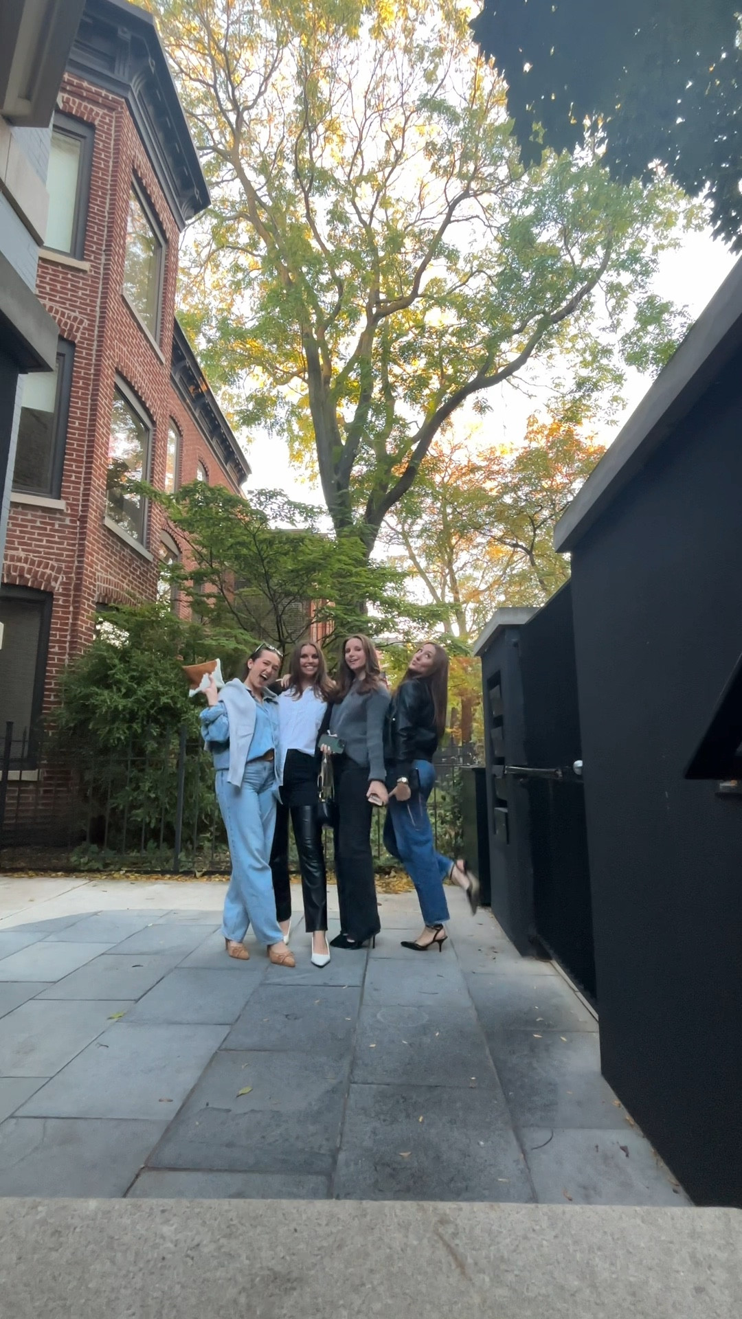 outfits for happy hour in Chicago! 

#aritzia #rayban #levis #baggydads

#LTKBeauty #LTKStyleTip #LTKSeasonal