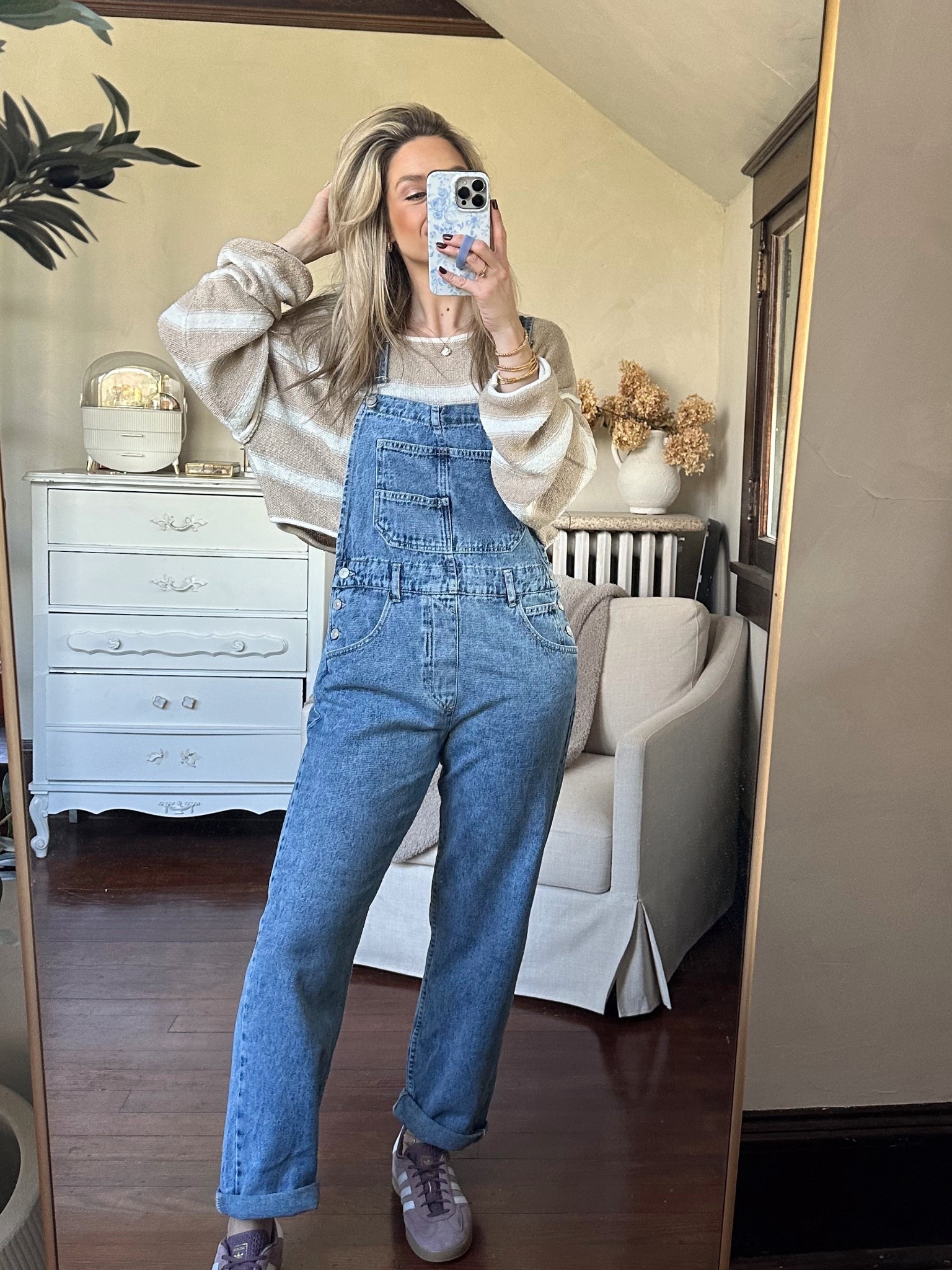 Free people ziggy overalls
I got powder blue in a small, so they definitely run like a relaxed fit. I’m a size 6 in jeans if that helps!

#LTKootd