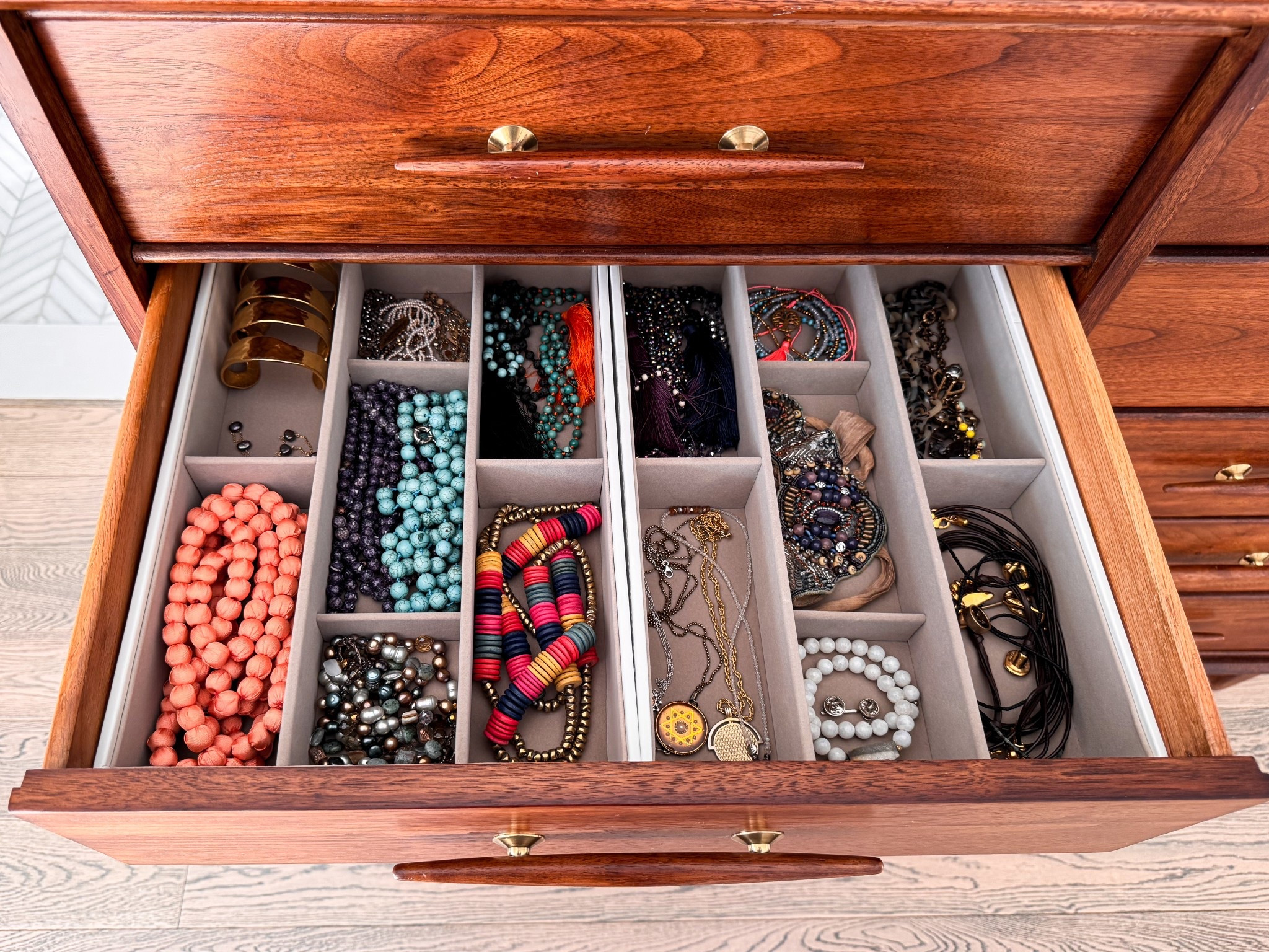 drawer upgrade courtesy of Stackers at the container store 🙌🏼 shop their expandable jewelry drawer inserts below!

#LTKFindsUnder100 #LTKSeasonal #LTKHome