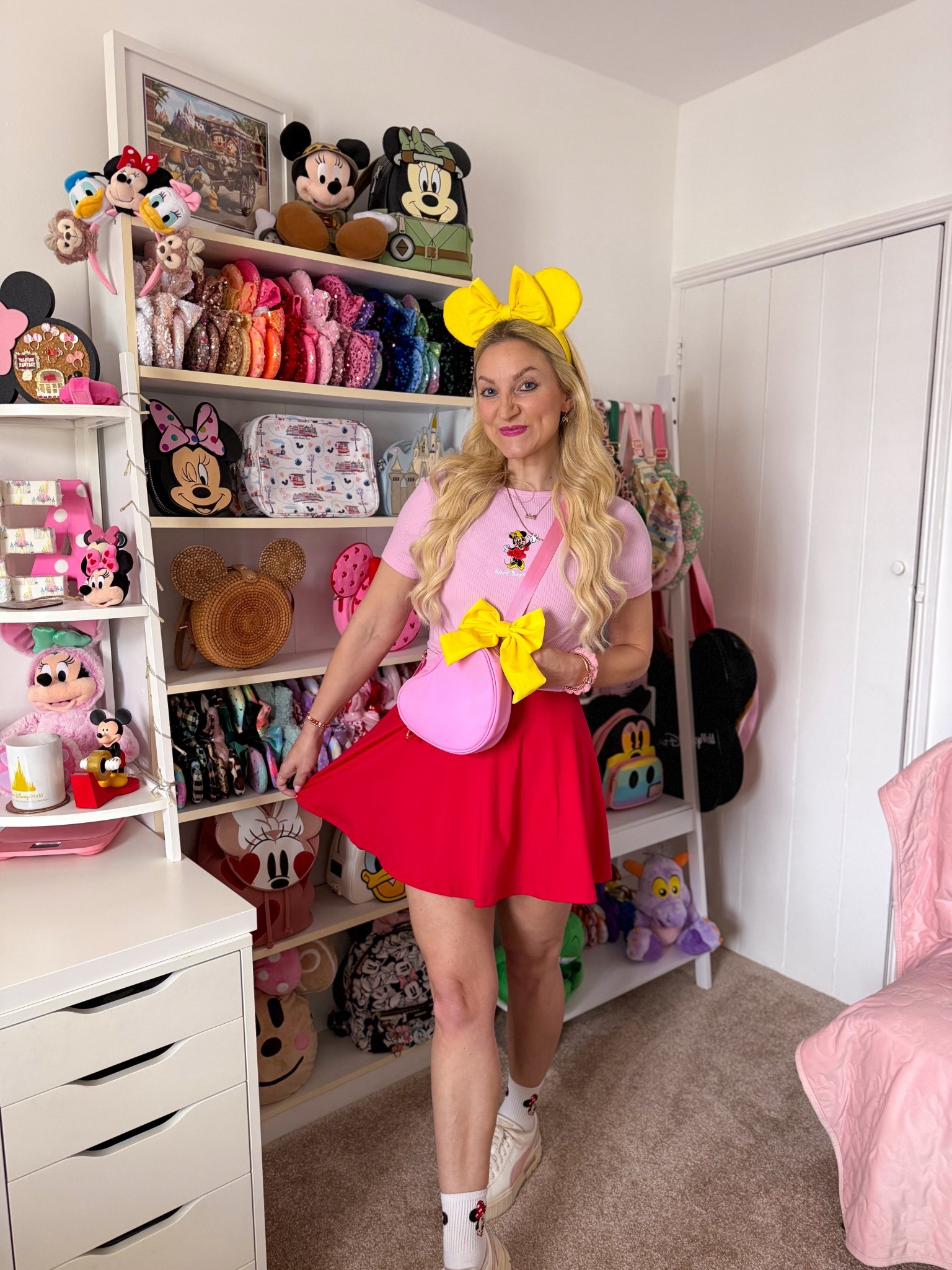 Disney Outfit Vibes 💖💛❤️

Ears and bag bow from my small business..
earseverafter.com