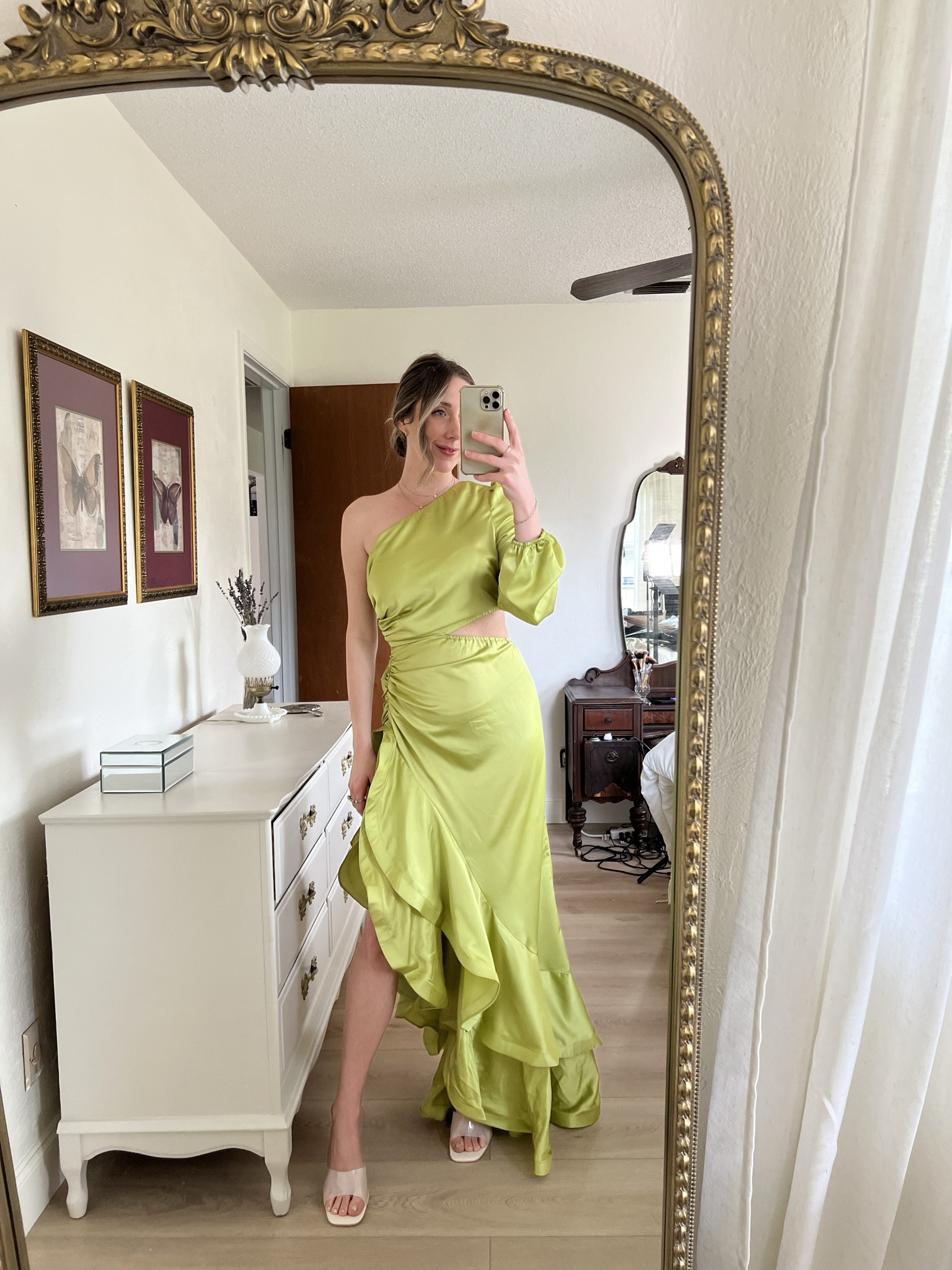 green emerald velvet dress Amazon.com: KY Cosplay Women's Bella Swan Green Dress Cosplay Costume (Green,  XS) : Clothing, Shoes & Jewelry