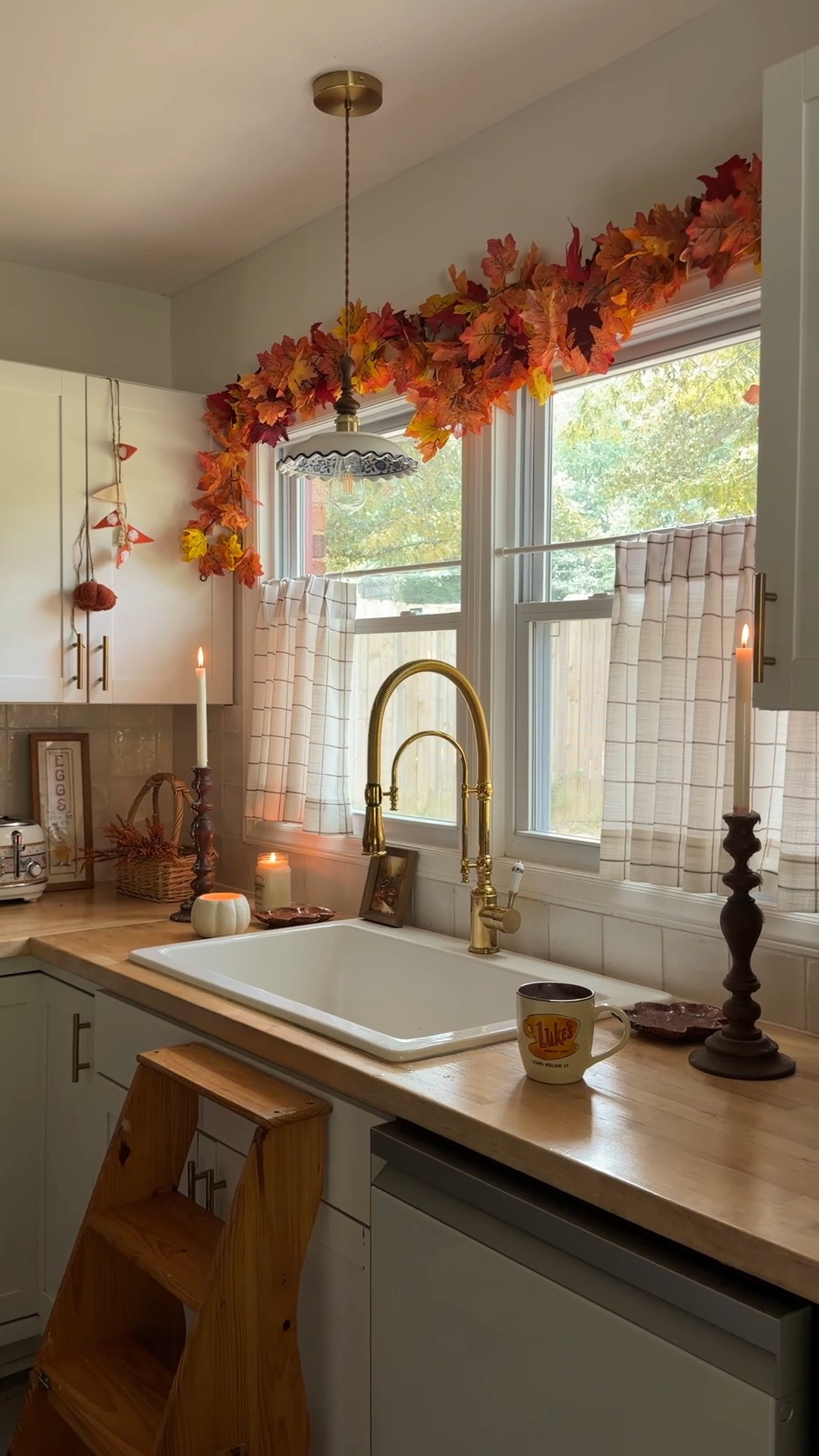 Fall , fall garland , garlands , leaves

#LTKmorningroutine #LTKSeasonal #LTKHome