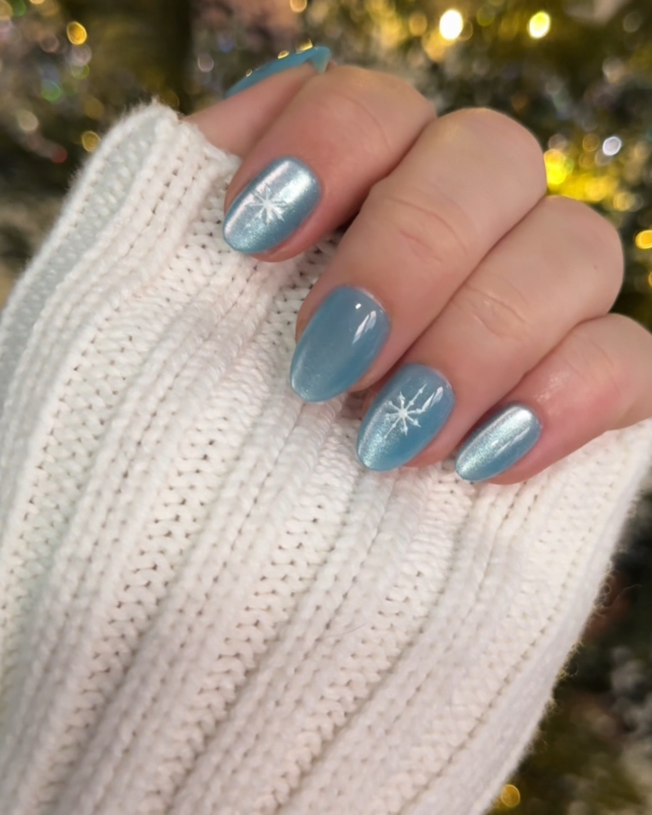 glamnetic always hits with the holiday press on nails 🎁🤍✨

these are absolutely my favorite brand of press ons! they’re sturdy & they stay on for a long time :)

#LTKBeauty #LTKFindsUnder100 #LTKHoliday