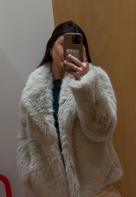 Don’t wait for Zara to restock their faux fur coat! GAP has the same one🤍

Wearing a size Medium

#LTKfindsunder100 #LTKsalealert #LTKHolidaySale