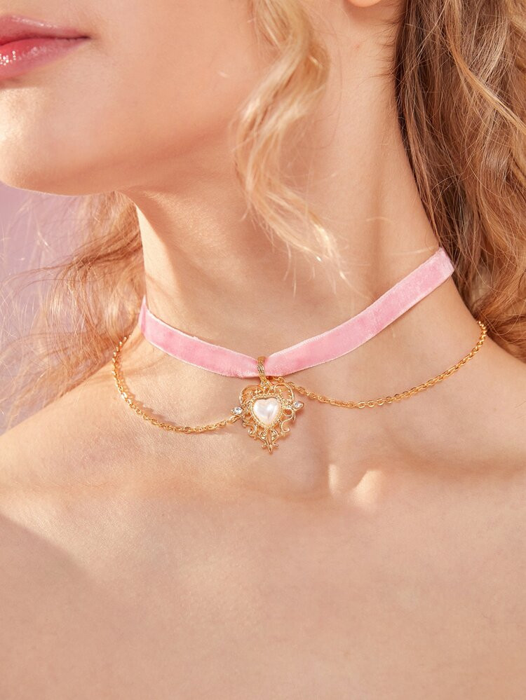 ROMWE Sweetness Faux Pearl & Rhinestone Decor Heart Pendant Choker
       
              
       ... | SHEIN