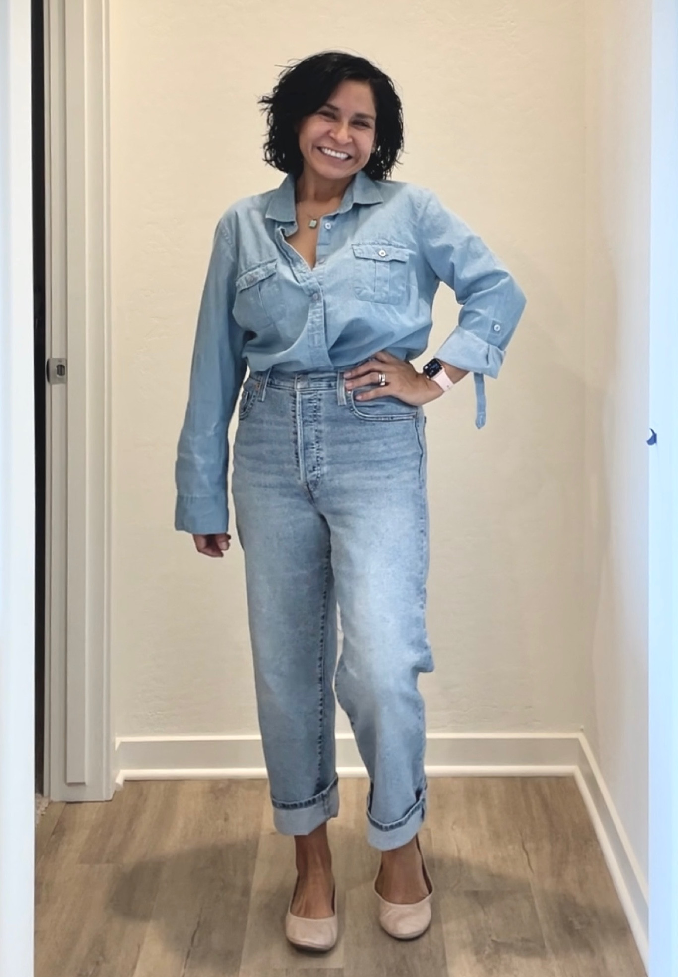 #petitestyle #walmart #levis #levisjeans #levisribcageanklejeans #luckybrandflats #momstyle #casualoutfit #chambraytop #lightwashjeans #balletleatherflats #comfyballetflats 

#LTKcurves #LTKshoecrush #LTKstyletip