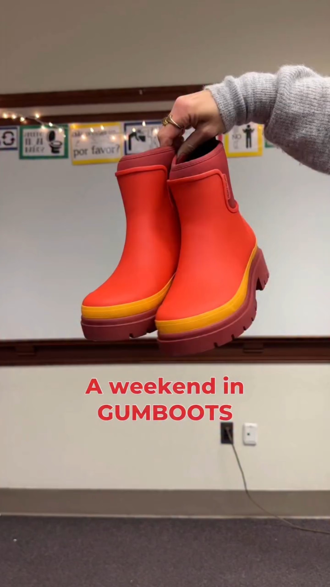 An ideal weekend 🍂☕️🧡🐶 and my @merrypeople Tully Gumboots made it that much more fun! These are the perfect pop of color and style to my fall wardrobe - did you know rain boots are trending for fall? These gumboots are 100% waterproof and have a super comfy sole with arch support - and come in SO many cute color ways! 
#merrypeople #gumboots