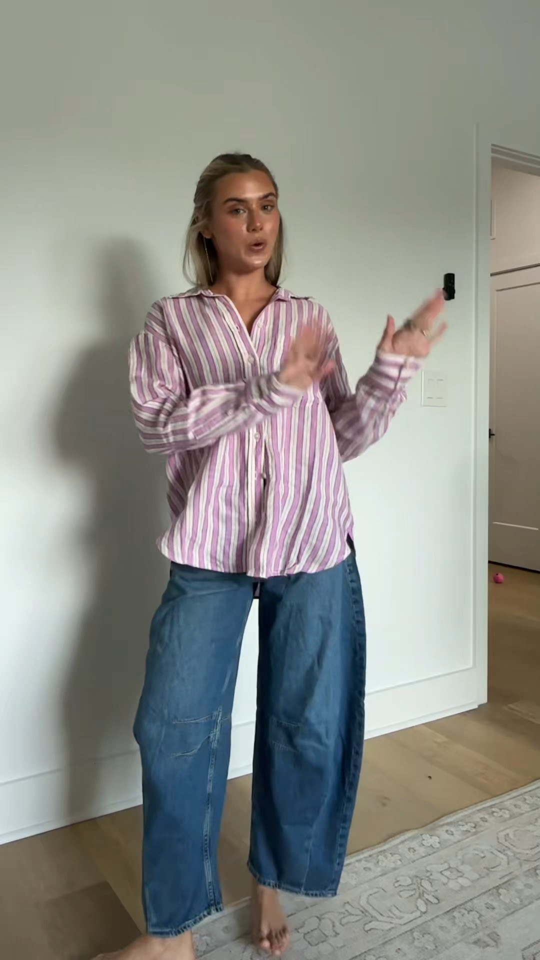 @gap size S 100% linen oversized shirt. Soft linen shirt in an oversized fit and tunic length.
Spread collar, button front.
Long sleeves with drop shoulders and button cuffs.
Chest patch pocket.
Shirttail hem.

#LTKootd #LTKSeasonal #LTKSaleAlert