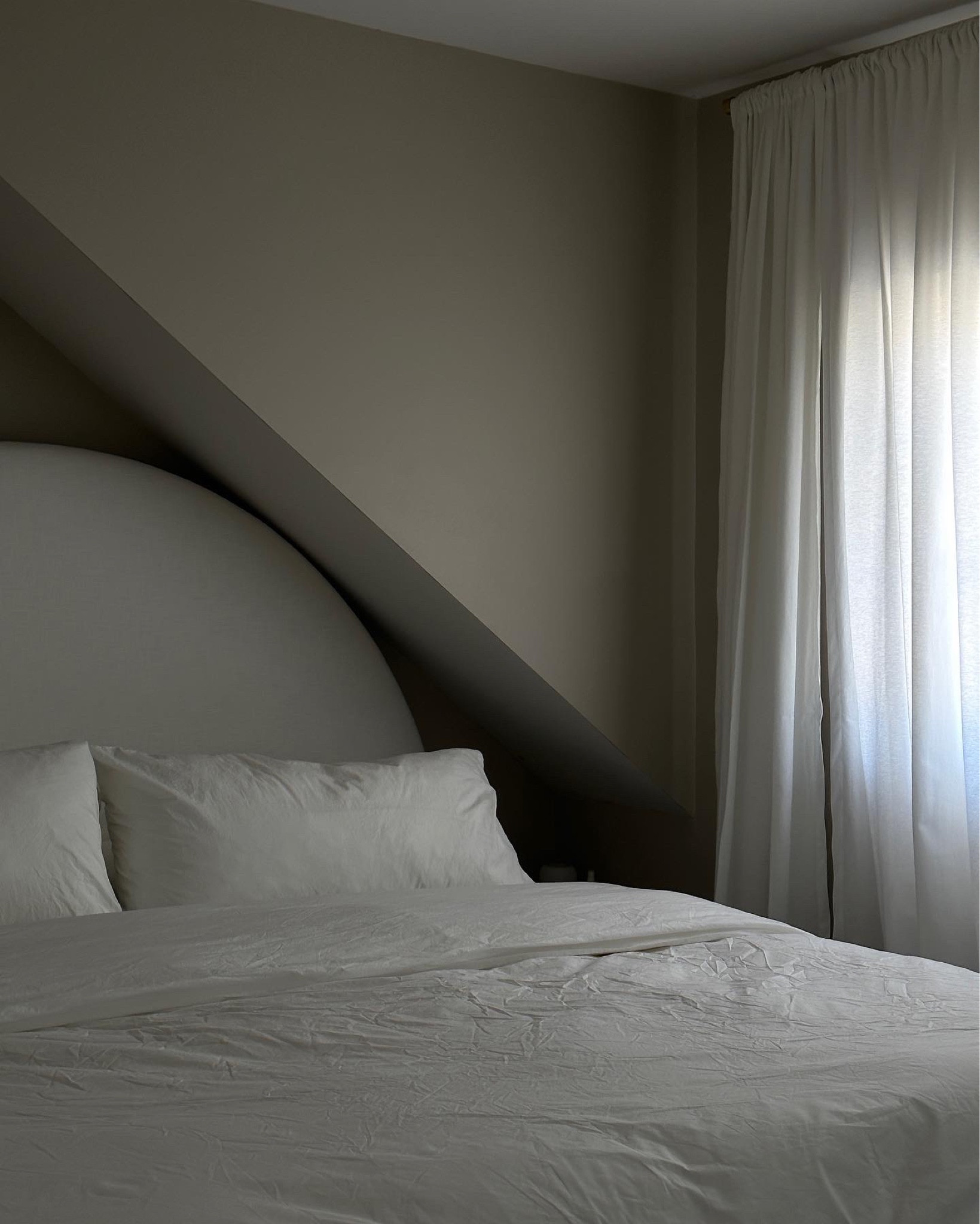 Saatva Mattress, Pottery Barn Headboard, Casper Pillows, and Brooklinen Sheets

#LTKhome #LTKFind #LTKstyletip