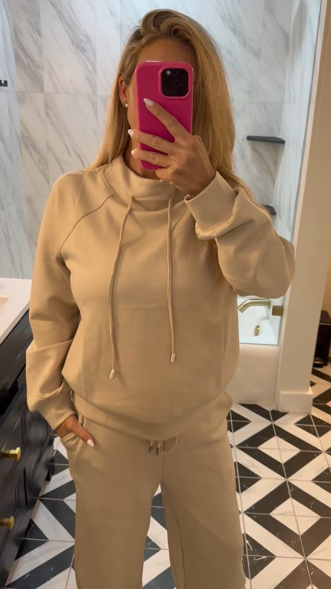 Wearing a Med in this insanely soft set. It reminds me of my Lulu softstreme set…
✈️ mode activated. Airplane ootd. Travel set. 


#LTKShoeCrush #LTKTravel #LTKFindsUnder100