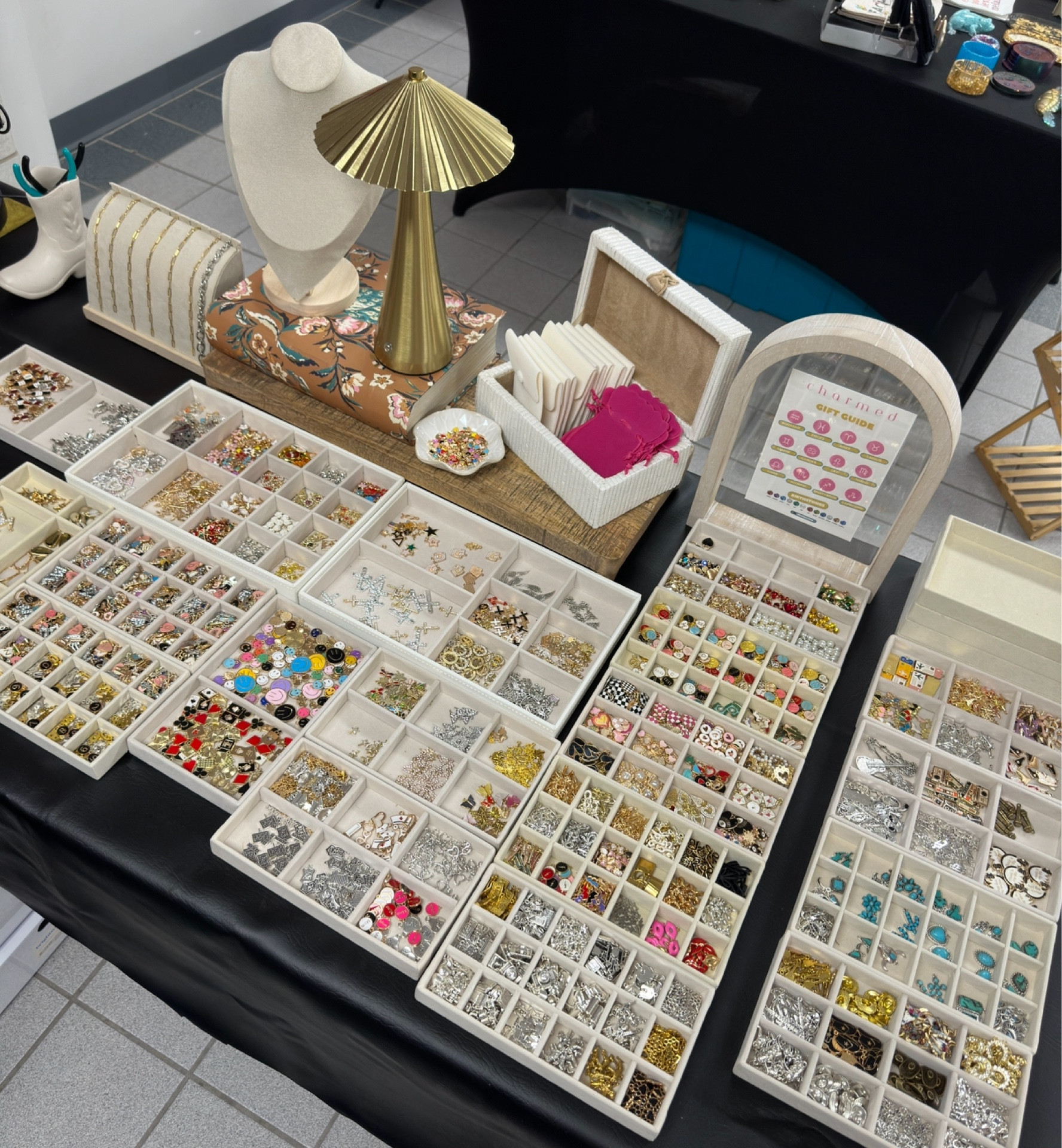 Charm Bar MUST HAVES - Display edition

#charmbar 