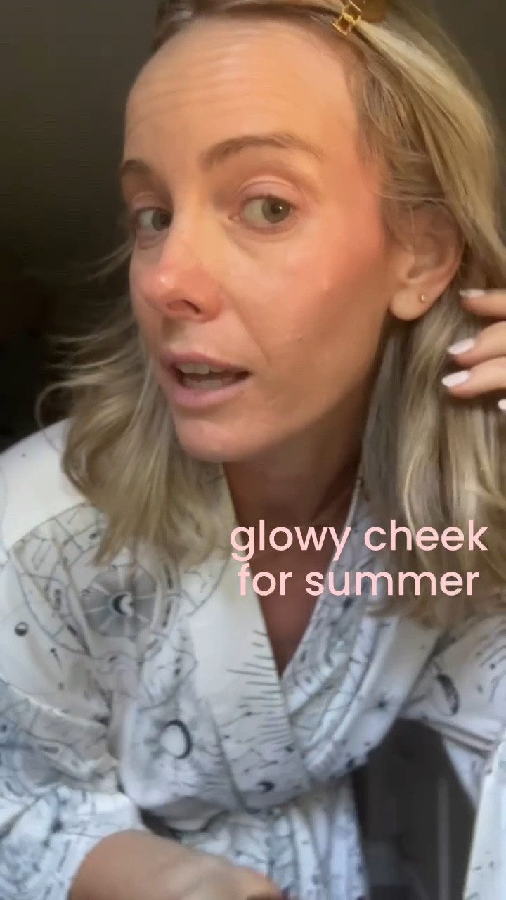 my newest make up hack… mixing my fave highlighter, blush, and bronzer up my cheekbone// gives you such a pretty and glowy look 🩷

#LTKBeauty