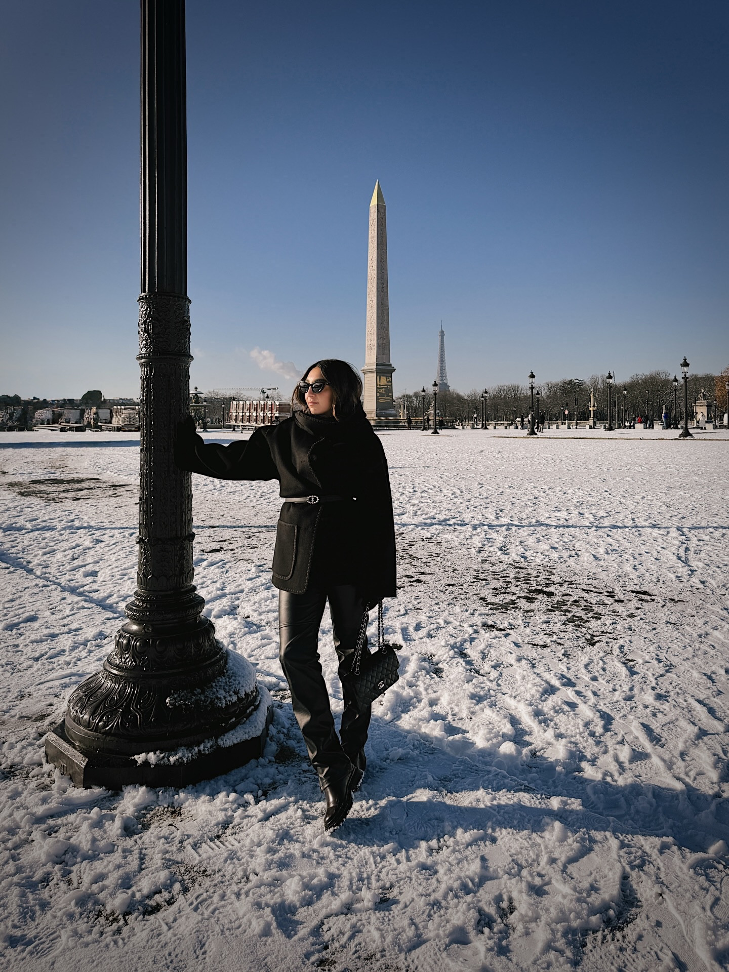 Bonjour 🇫🇷 
-
 (greetings from snowy Paris, slowly but surely starting to organize my posts while here // saludos desde un París muy nevado, ya por fin me estoy organizando con los posts mientras seguimos aquí) 
-
#paris #travel #ootd #parisoutfit