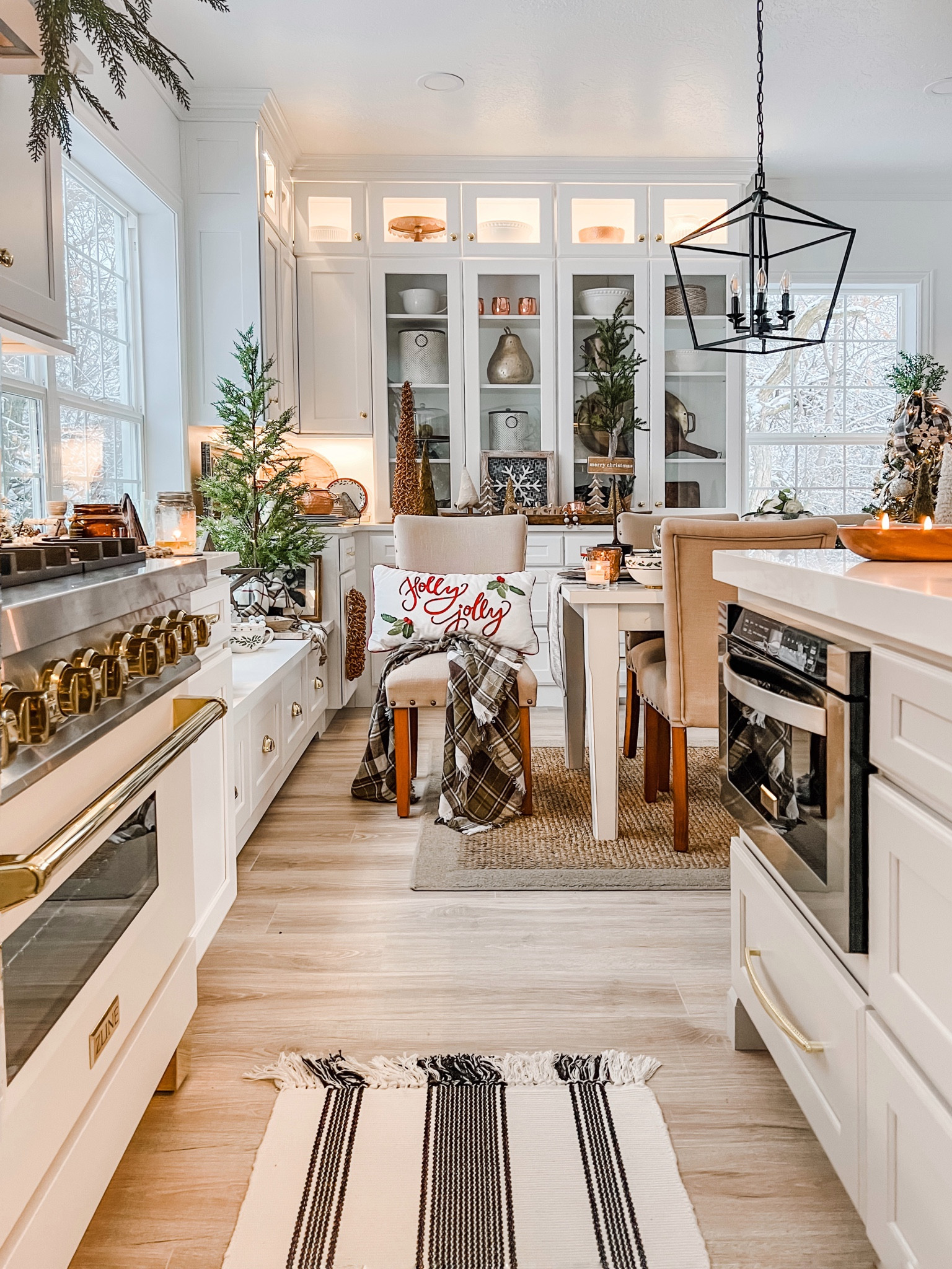 A cozy kitchen for the holiday season  

#LTKhome #LTKfamily #LTKFind