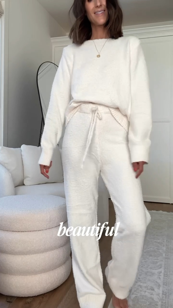 If you love coming home and slipping on something comfy, this set is for you! I’m just shy of 5-7” wearing the size small 
StylinByAylin, Aylin #amazonfinds #amazon #comfyset #sets #ootd 

#LTKgrwm #LTKHoliday #LTKGiftGuide