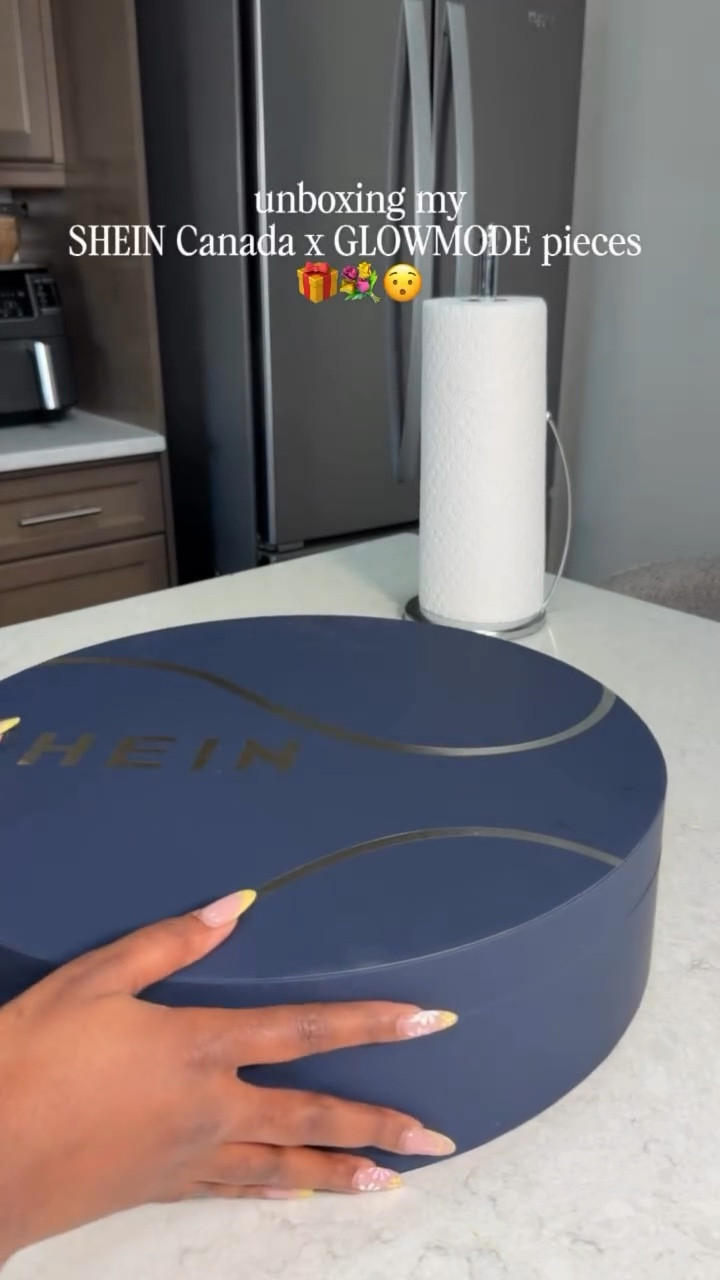 @sheinofficial was the first brand in 2017 that gave me a chance when it came to becoming a fashion blogger/creator so this is not just any regular PR package. it means the world to me that they stuck with me throughout my creator journey and I have grown a lot with them 🙏🏽

I’m excited to be participating in the @glowmode_official x @solis.movement movement weekend along side with the @shein_ca team over the next few weeks to honour Mother’s Day 🌸🐻

watch this space 🩰🧘🏾‍♀️🤸🏽‍♀️

#LTKcanada #LTKfitness #LTKstyletip