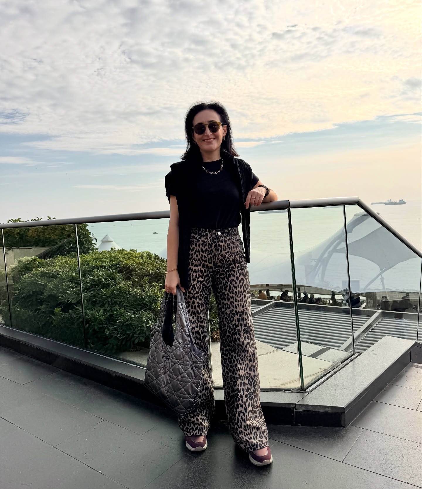 Hello Instas, how have you been? I took a week off insta while I’m in Istanbul with family. The weather has been mostly lovely and warm except for some rain yesterday afternoon. 
How’s your week been? 

AD/PR
Leopard jeans and Stella quilted bag @saintandsofia
Trainers @moshulushoes
Sunglasses @goodlookersuk
Socks @sockshopuk 

#saintandsofia  #saintandsofiabyme #howtowear #howtostyle #over40style #autumnstyle  #over40style #effortlesschic #transitionalstyle #moshulushoes #goodlookers #feelgoodfromthefeetup #sockshop #slowfashion #sustainablefashion