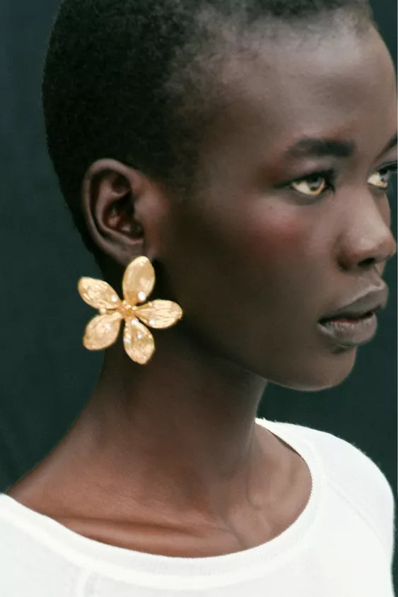 EMBOSSED FLOWER GEM EARRINGS | Zara UK