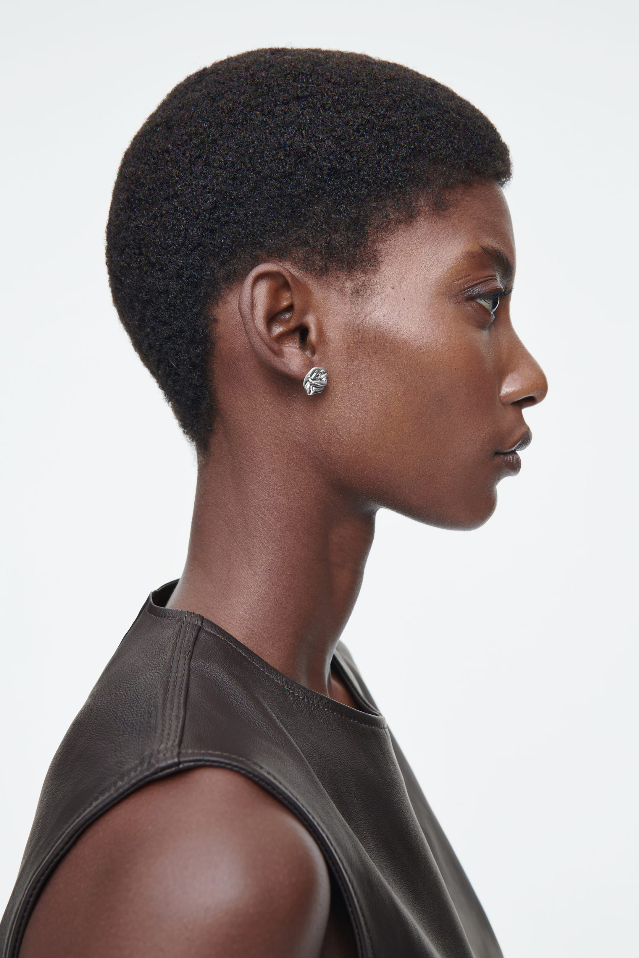 SMALL SCRUNCHED MISMATCHED EARRINGS - SILVER | COS UK