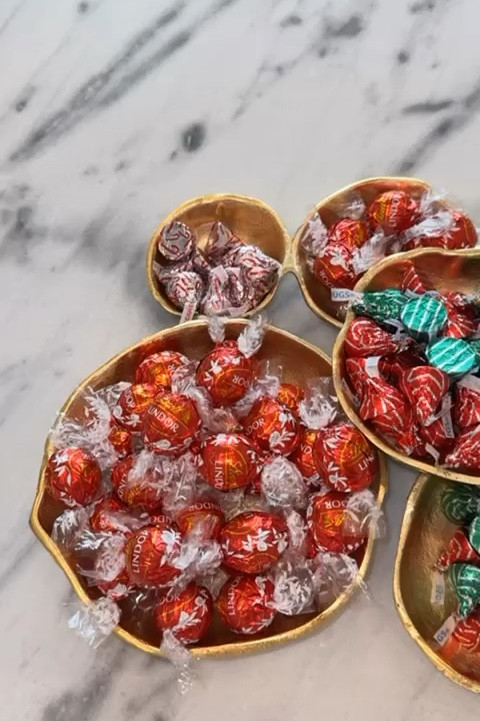 If you’re hosting this Christmas, you’ve got to get your hands on this!! 👌🏽
My one is sold out but linked similar on Amazon 👇🏽

#LTKHoliday #LTKSeasonal #LTKHome