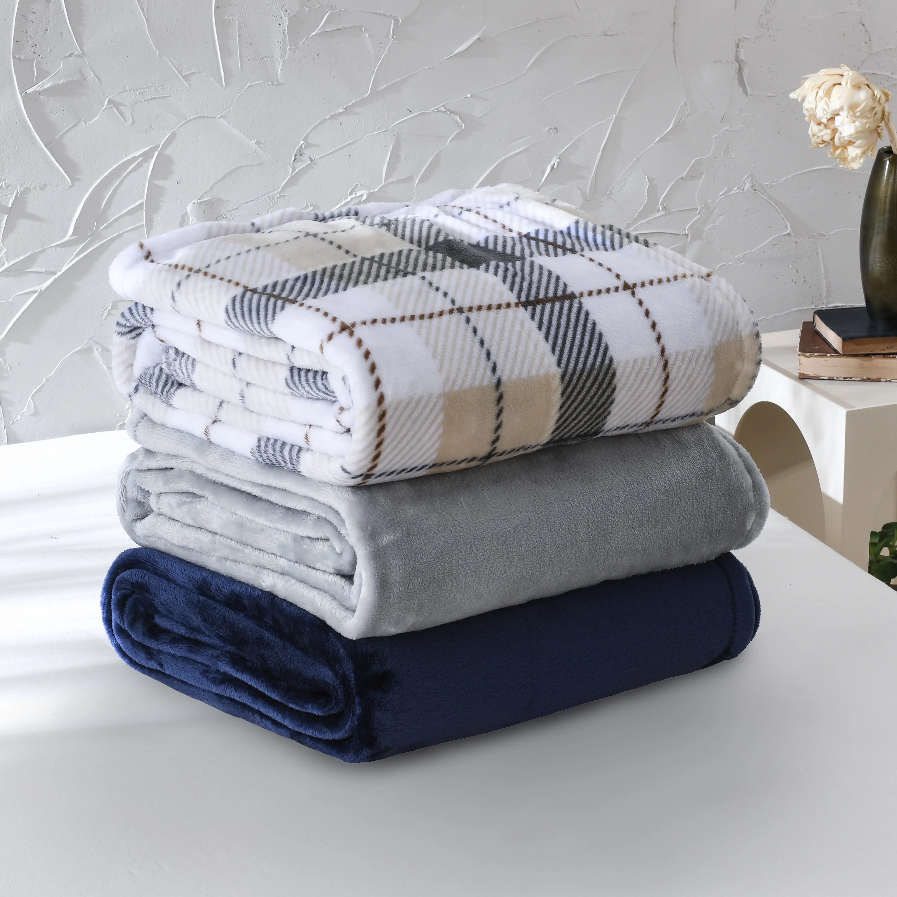 Mainstays Super Soft Plush Blanket, Neutral Plaid, Twin, Adult/Teen | Walmart (US)