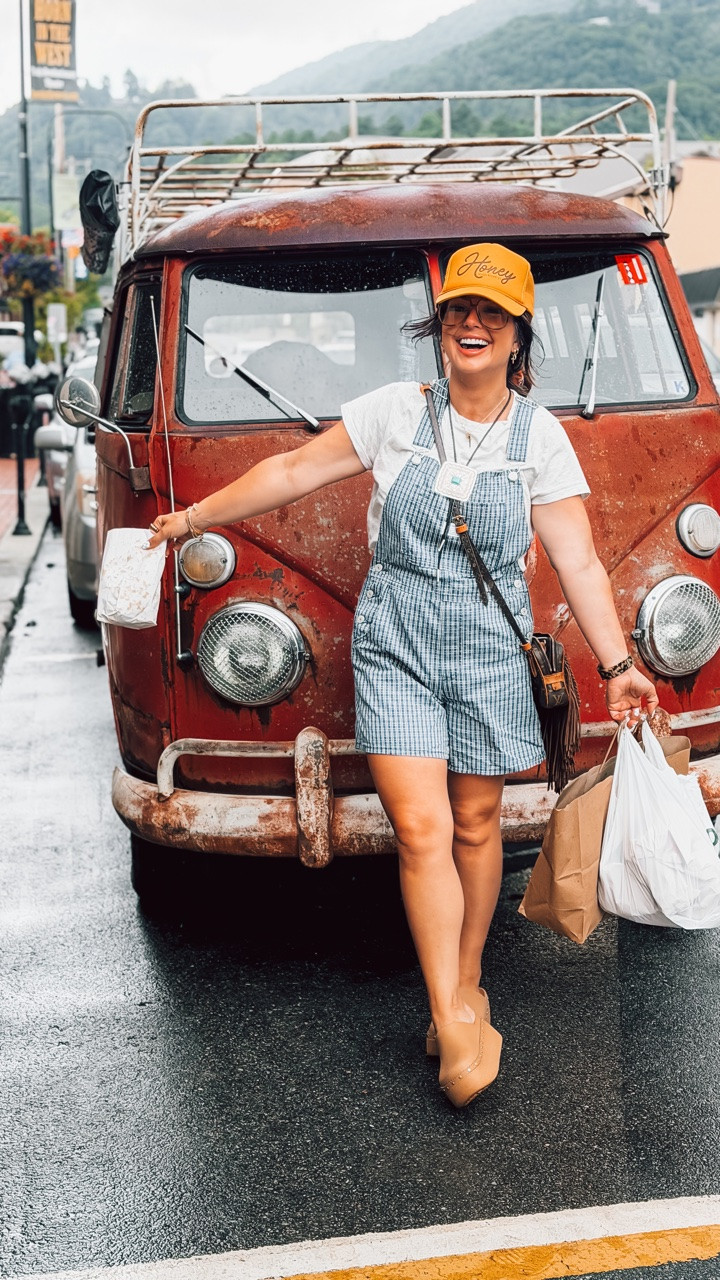 Give me all the thrift days!!! Literally so many good mems made while thrifting!!! 
And the bar??? Well I heard people forget those days?? 

Thrift > Bar


Levi’s overalls are my first grab this summer! Obsessed! Dress them up, down- for date night, errands, thrifting!! 

@levi @crocs

#LTKootd #LTKSaleAlert #LTKSeasonal