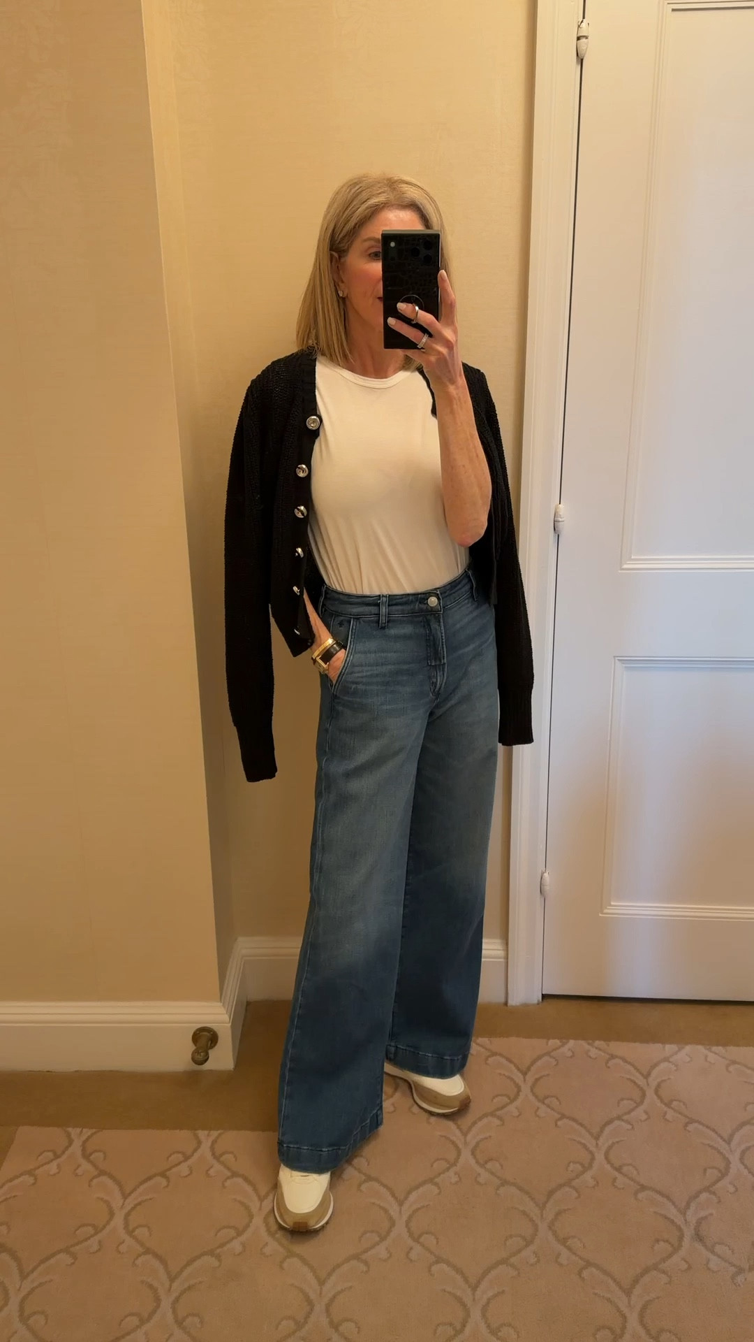 Travel outfit. Tee & sweater - S 
Jeans - 4 

#LTKgrwm #LTKTravel #LTKootd