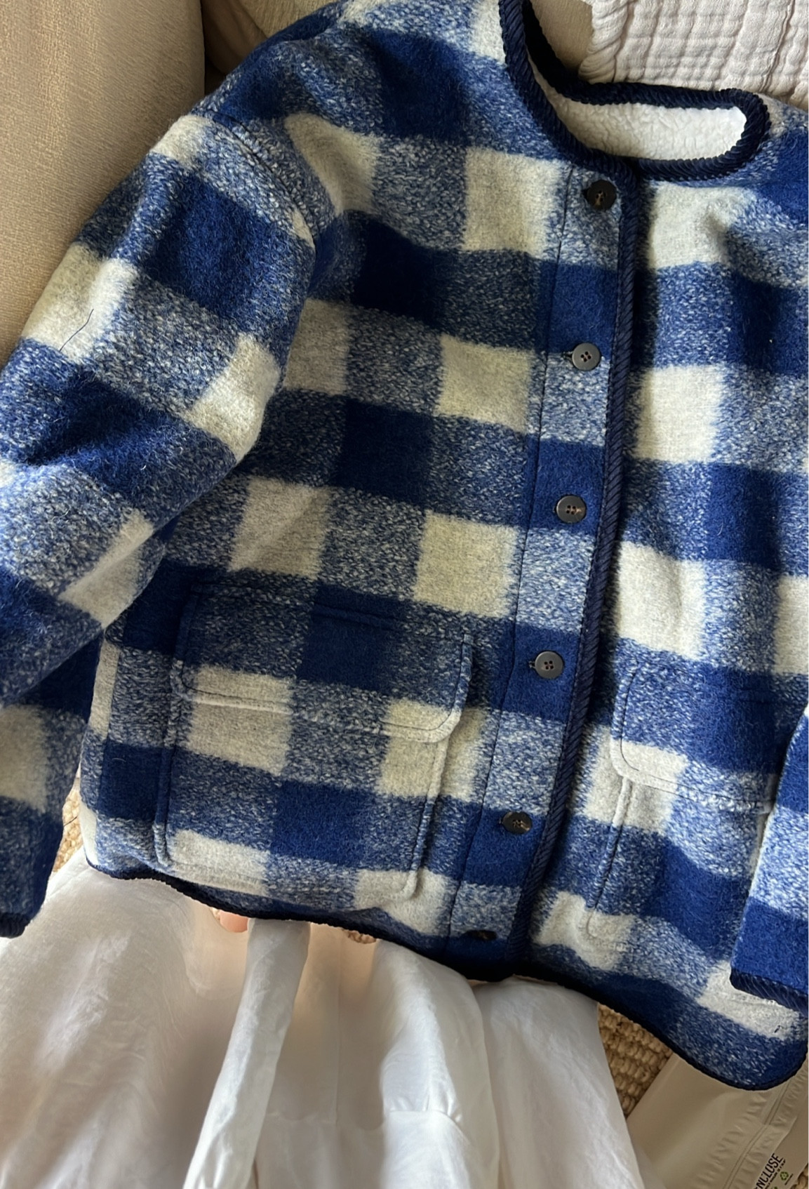 Sézane just released their fall collection and I HAD to have this jacket 🍂 the coziest thing I’ve ever put on my body. I got a size 6! Im a true size small and it’s the perfect, slightly oversized fit. 