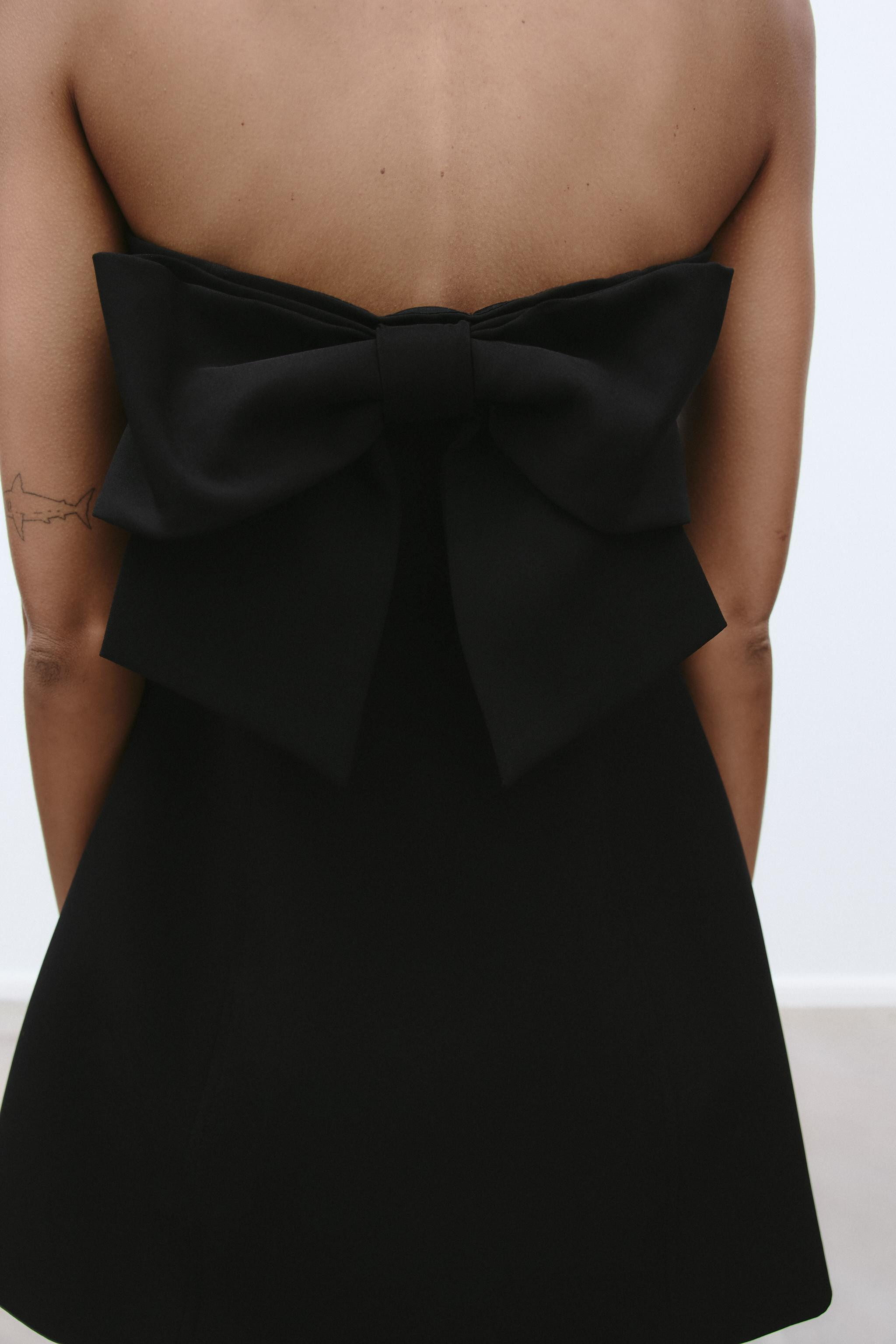 Short strapless dress with a straight neckline. Featuring a matching tonal bow appliqué on the b... | Zara UK