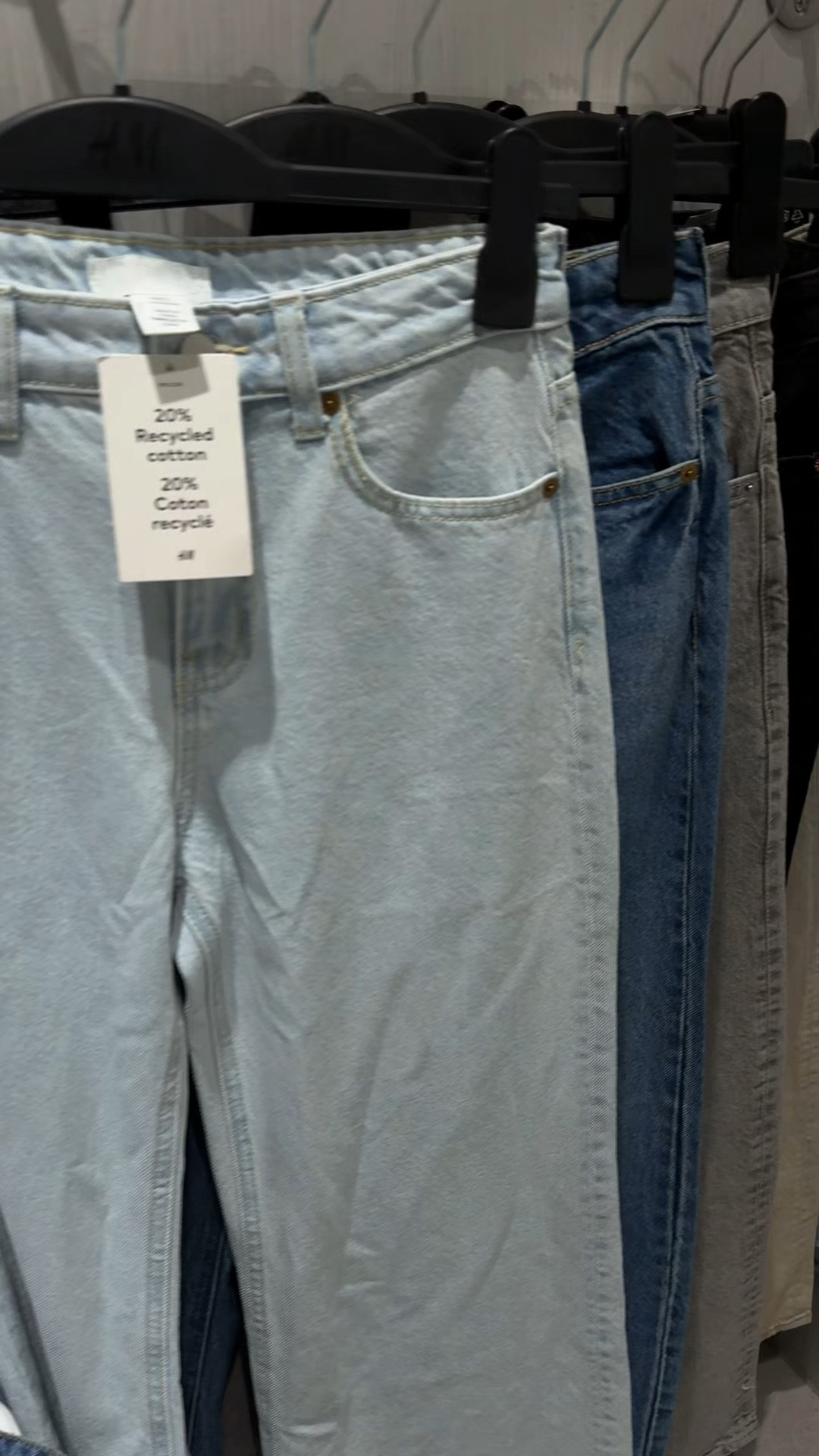  Flare Jeans: Wearing size 2, would purchase a 0. Long on me, I am 5’4”. Very comfortable! 
 High Waisted Baggy Jeans: Probably what I would wear most out of these jeans. Size 0, perfect fit and length on me. Very comfortable and come in several different washes.

Black High Rise Slim Fit: Wearing size 2, would order size 0. I REALLY Love these! It’s different, elevated look. Would love them in a denim, too! 

Black Flared ultra high jeans size 0

 