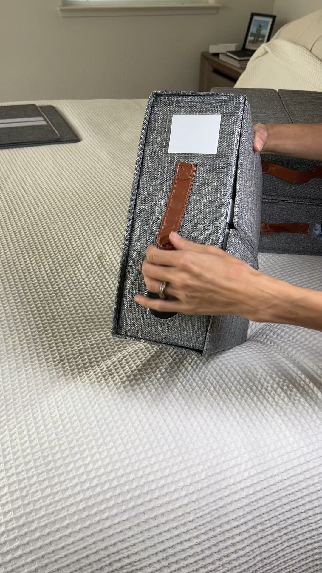 How many people struggle with folding their sheets? Or having actual functional organization! #organizinghack 

#LTKHome #LTKFindsUnder50