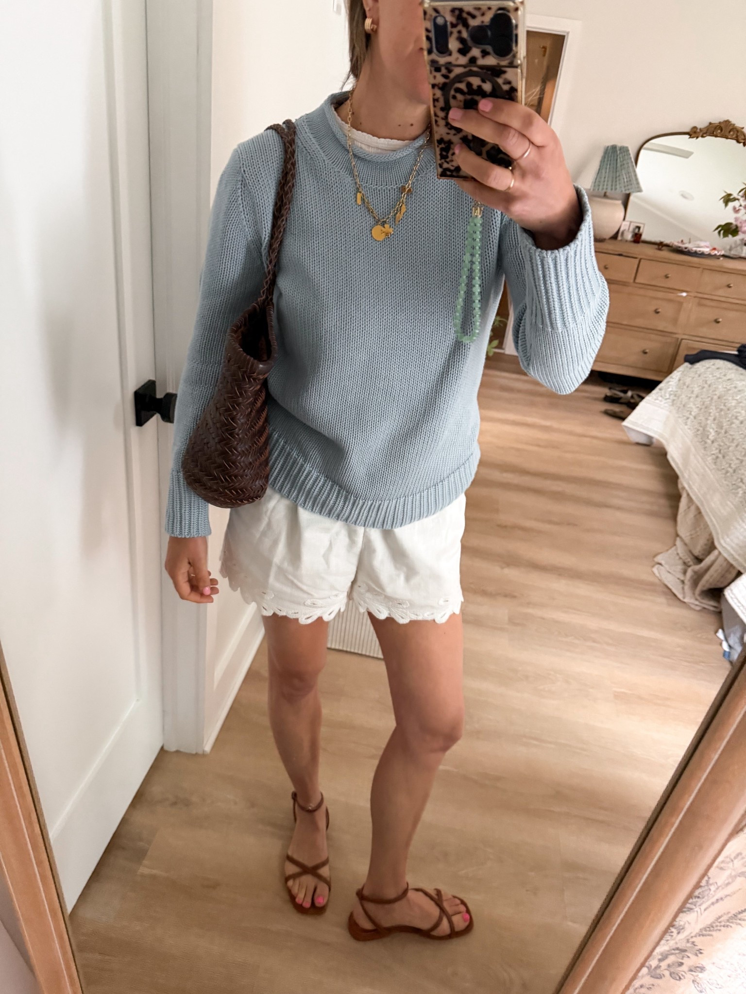 Monday outfit. Linked similar shorts !