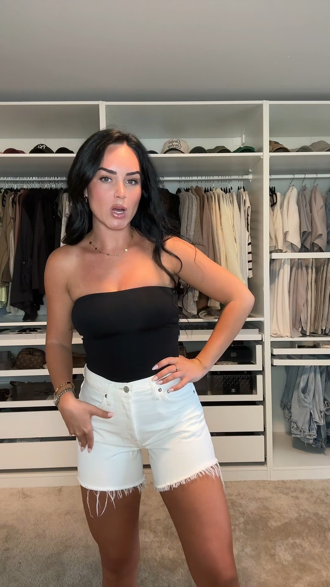 Size small tube top
Size 26 shorts 



#LTKVideo #LTKU #LTKStyleTip