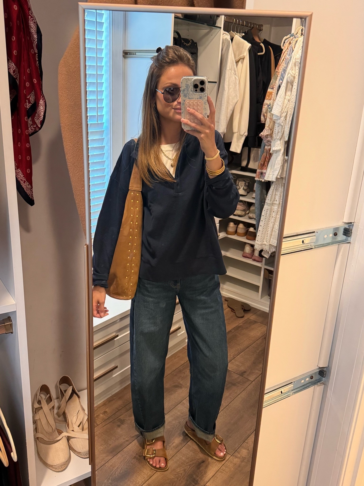 Wearing a large in this Henley for an oversized look. Fits like an aerie Xs.