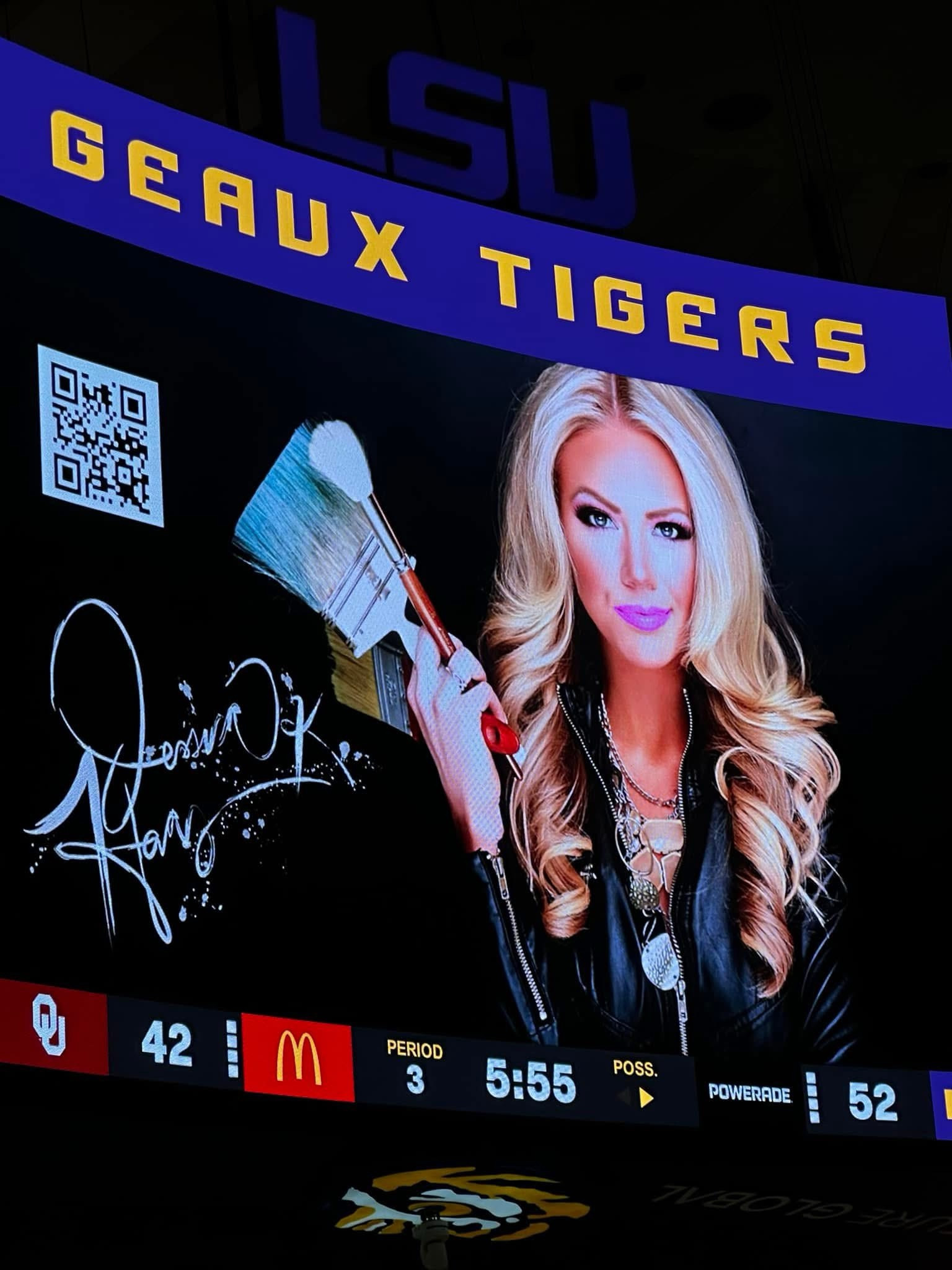 Halftime game day bliss for LSU this past weekend & again during Super Bowl weekend!!! Check my socials, esp YouTube & instagram, to see all about my National College Tour happening now!!! Stay tuned!!! 
#Jessicakhaas 

#firstfemalespeedpainter #speedpainter #speedpainting 
#gameday #gamedayoutfit #ncaa
#lsu #halftime #artist #art #liveartist #gamedayinspo #eventplanner #events #nba #nfl #geauxtigers #events #liveart #halftimeshow #sequin #painting


#LTKStyleTip #LTKHome #LTKParties