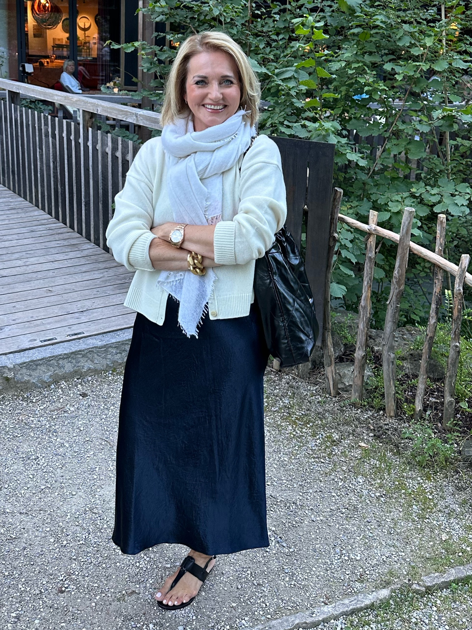 Schal Purschön, Kleid Vince, Strickjacke Theory, Tasche Chanel, Sandalen Manebi, Armband Vanessa Baroni

#LTKeurope #LTKFind #LTKSeasonal
