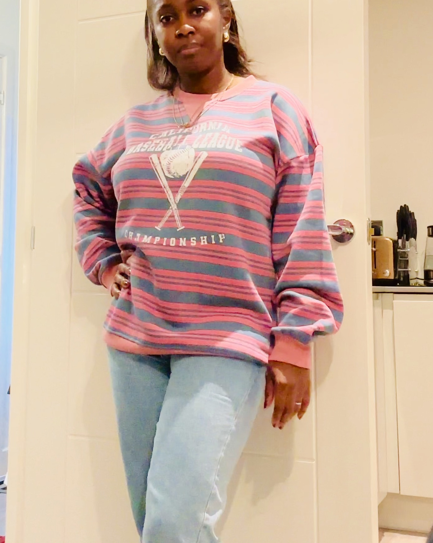 Easy style for moms! Jeans a jumper doesn’t have to be boring if it has a pop of colour to it. This outfit is super comfy. #asos

#LTKVideo #LTKGiftGuide
