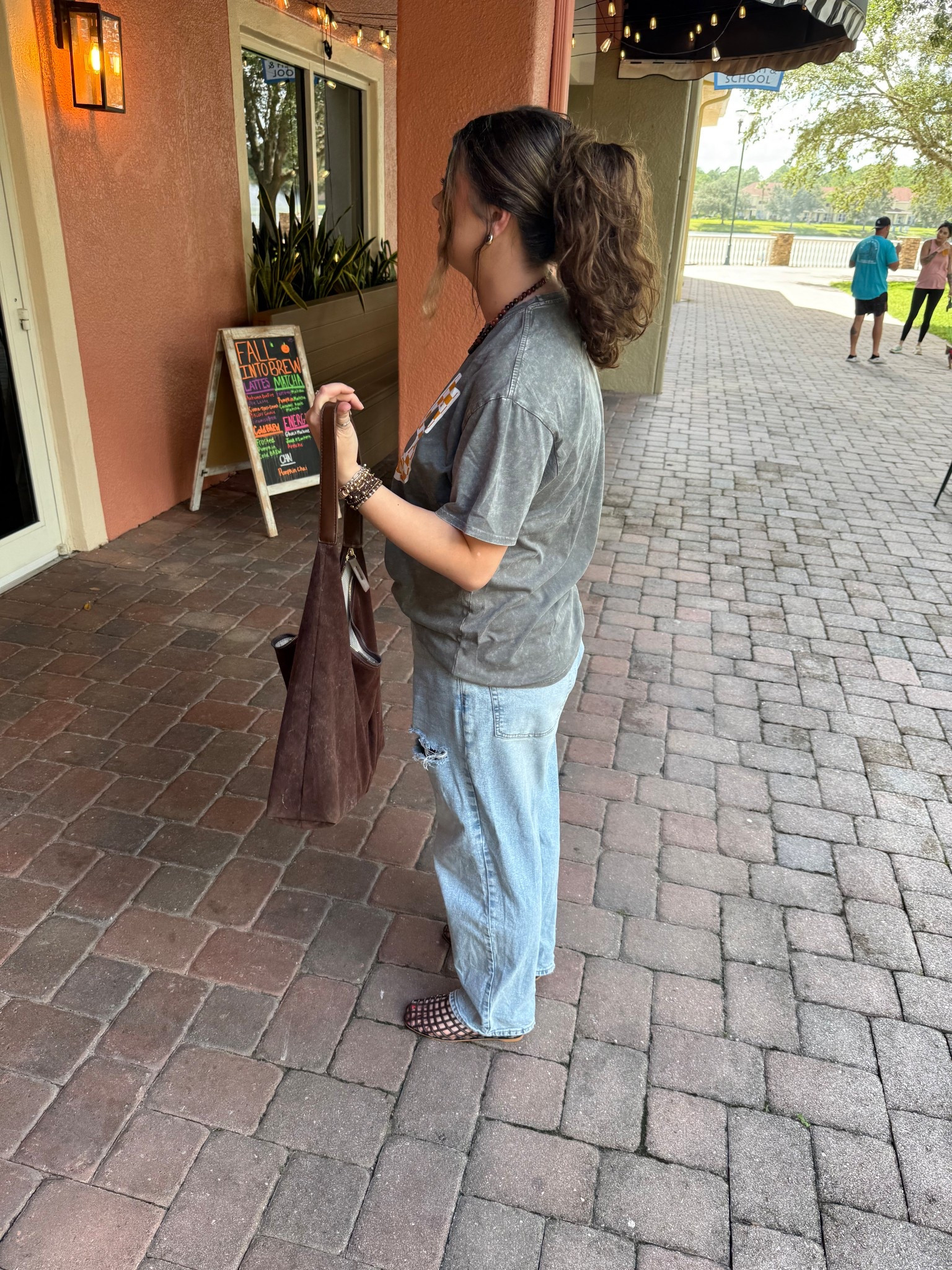 Quick stop for some Saturday fuel aka a pumpkin matcha🎃🍵


Fall style, fall fashion, suede bag, trending bag, Amazon style, Amazon fashion, jelly flats, straight leg jeans, 90s style 

#LTKShoeCrush #LTKItBag #LTKSeasonal