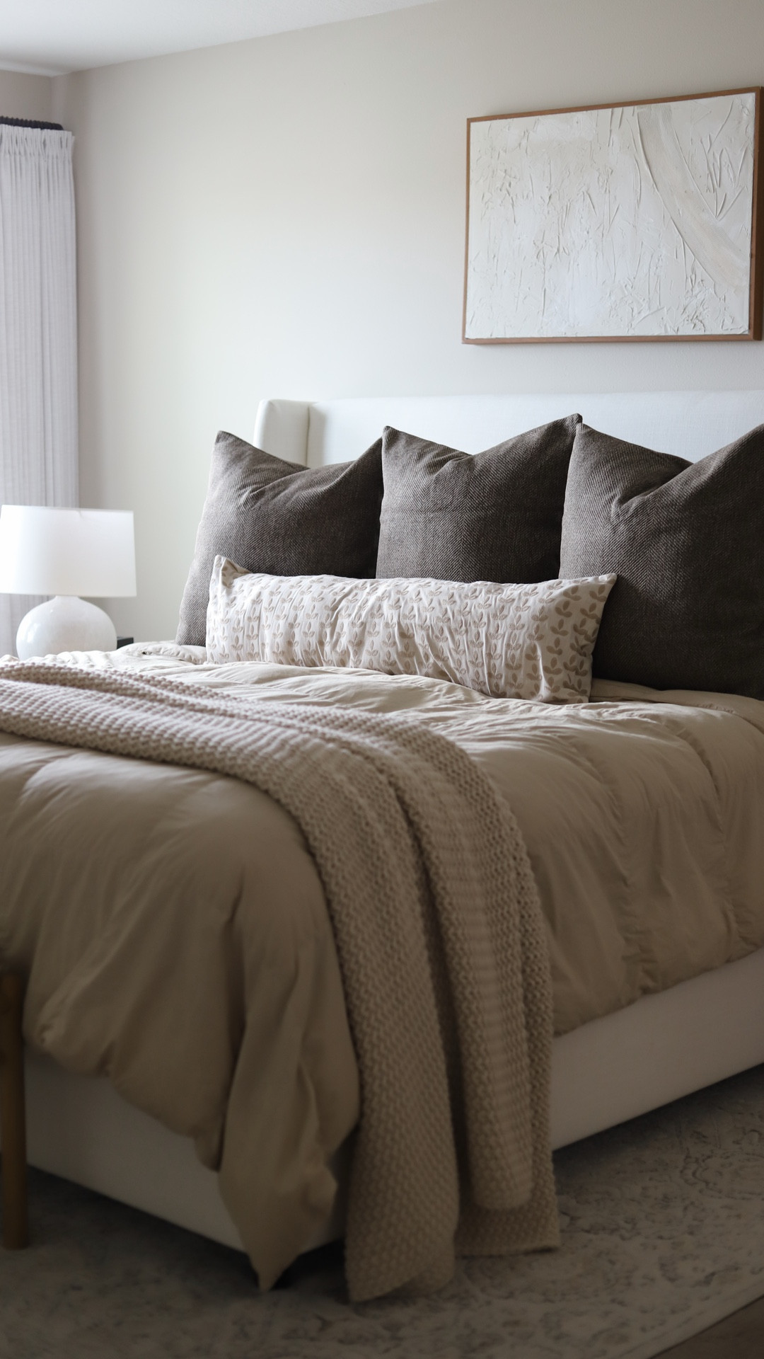 @hacknerhome does it again with their pillow covers that instantly refreshed our master bedroom and added the warmth it needed! 

Follow @jameskatehome for more home decor finds and ideas! 

.
.
.
.
.
.
.
#bedroomdesign #refresh #interiordesign #homedecor #spring