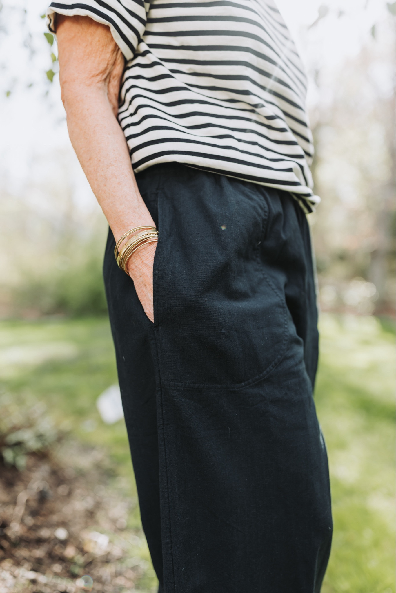 And this Thursday it’s time for linen and stripes. Always stripes.


#LTKSeasonal #LTKOver40 #LTKStyleTip