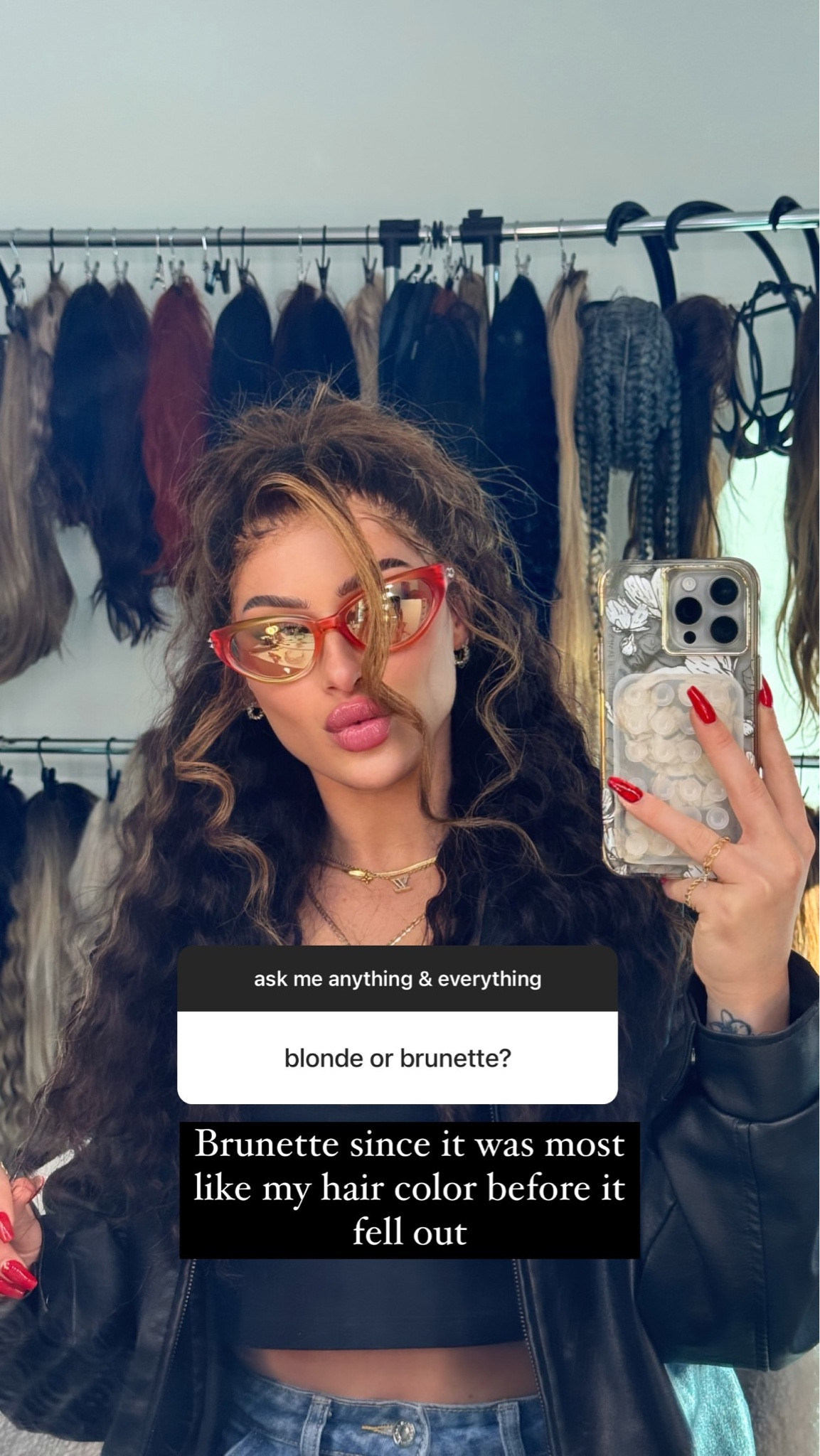 A little pop of red ❤️‍🔥 love these red cat eye glasses! 