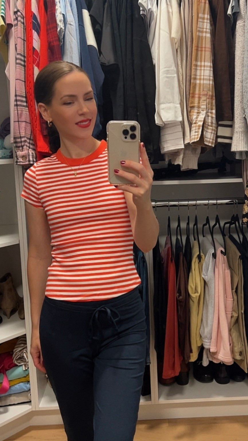 My new favourite go-to, cozy, pant that are still nice for on the go days (they feel like a sweat pant and legging in one). 🌟

#LTKStyleTip #LTKPetite #LTKSeasonal