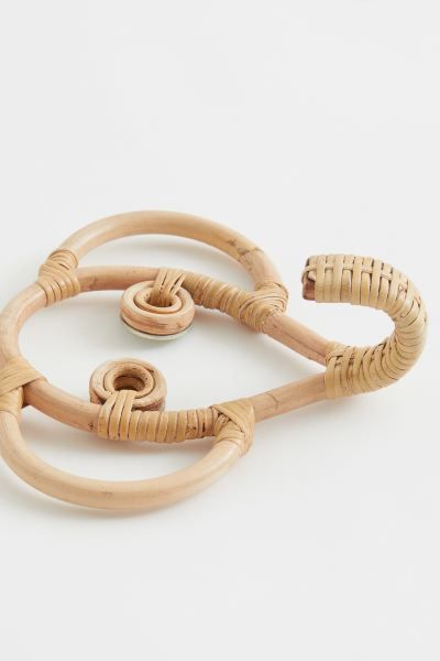 New ArrivalRattan hanger in the shape of an animal with one hook. Two holes for hanging. Screws n... | H&M (US + CA)