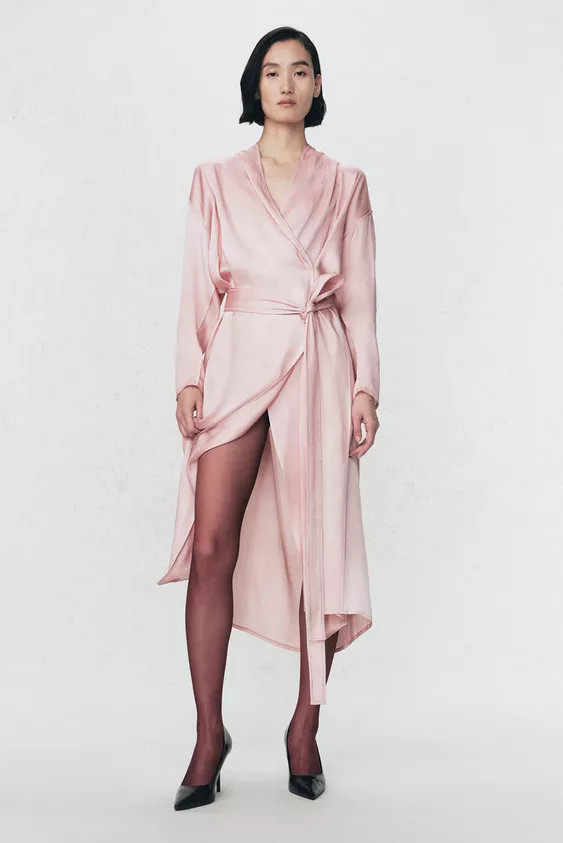 SATINATKLEID MIT GÜRTEL SOSHIOTSUKI X ZARA | Zara DE