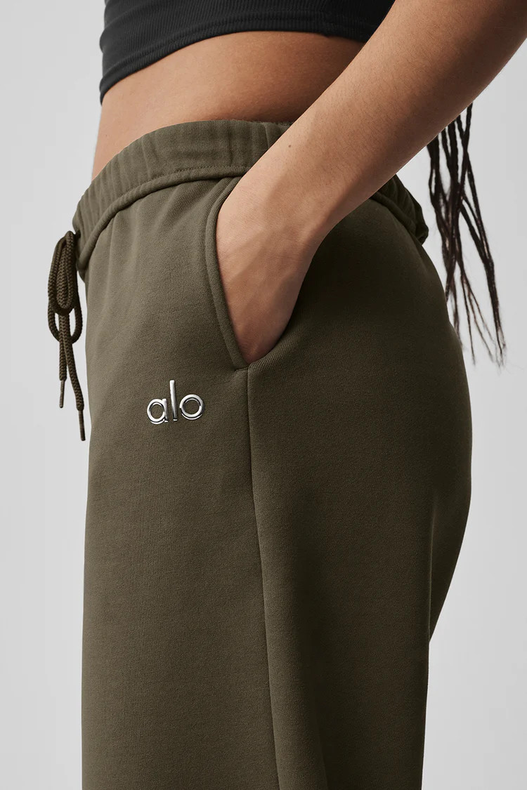 Accolade Straight Leg Sweatpant | Alo Yoga (US)