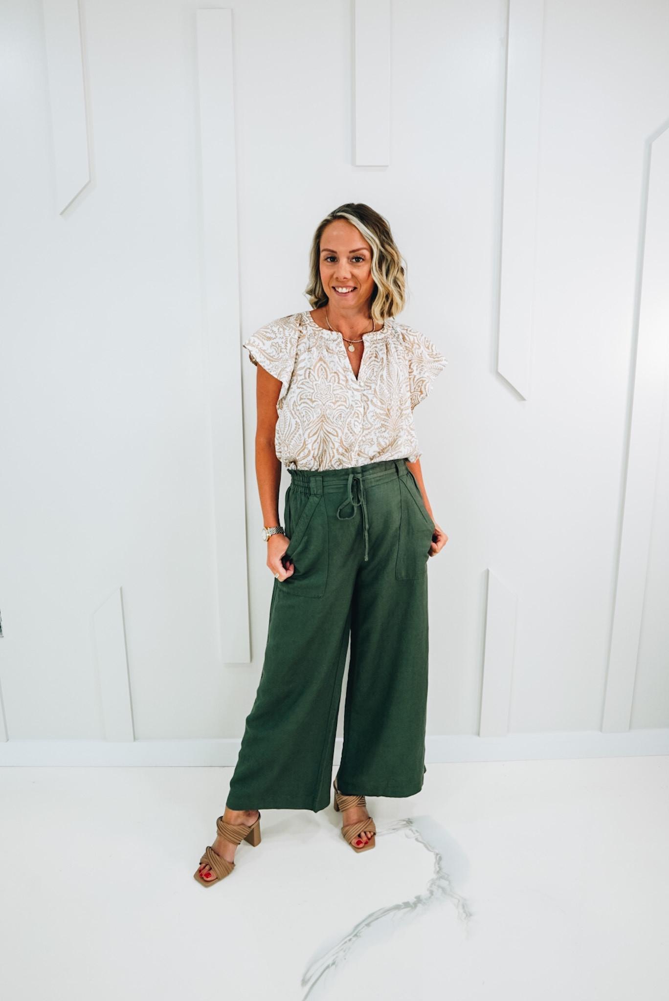 Summer outfit ideas from Loft. 

Fashionably Late Mom
Workwear outfits 
Summer casual outfits
