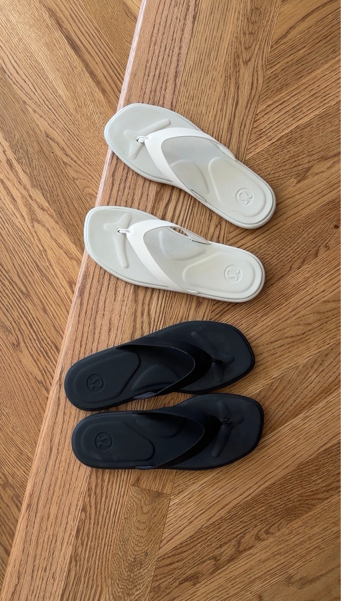 Cutest summertime flip flops from  @lululemon true to size!! I’m an 8 easy to wear, no break in feeling, comfortable and light weight #lululemon #ad

#bresheppard #flipflop #summertime #summershoes #flipflops